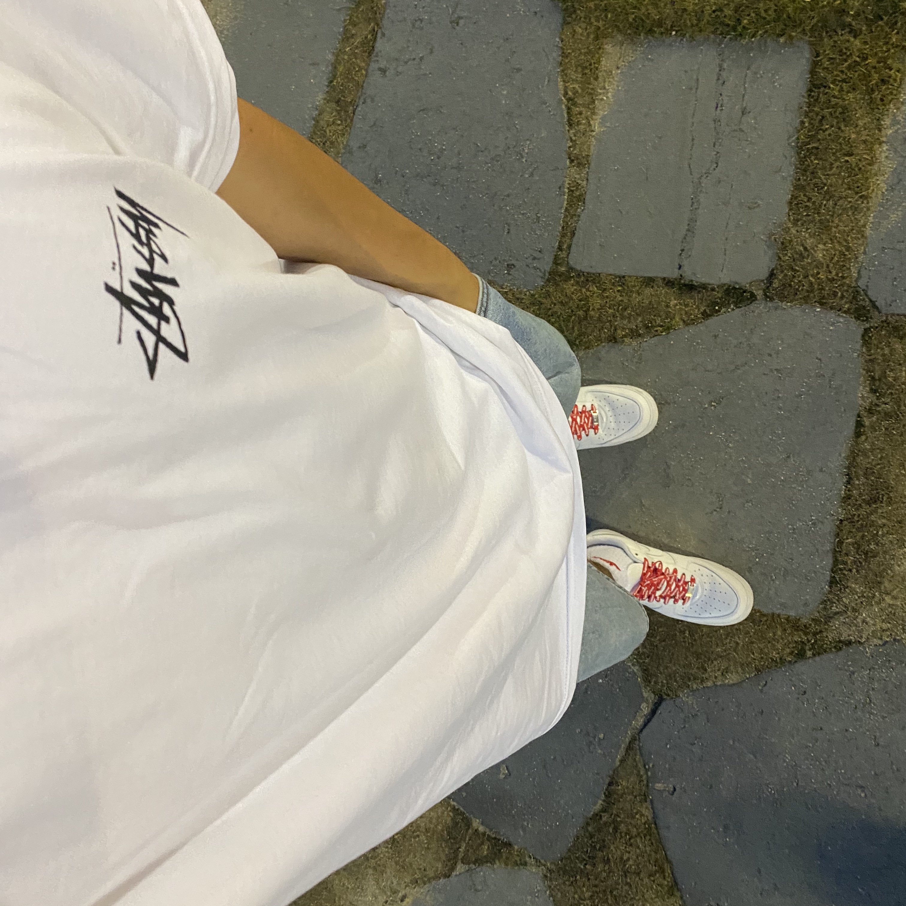 Stussy Diced Out T-Shirt White, Nike x Supreme Air Force 1 Low White 착용 스타일