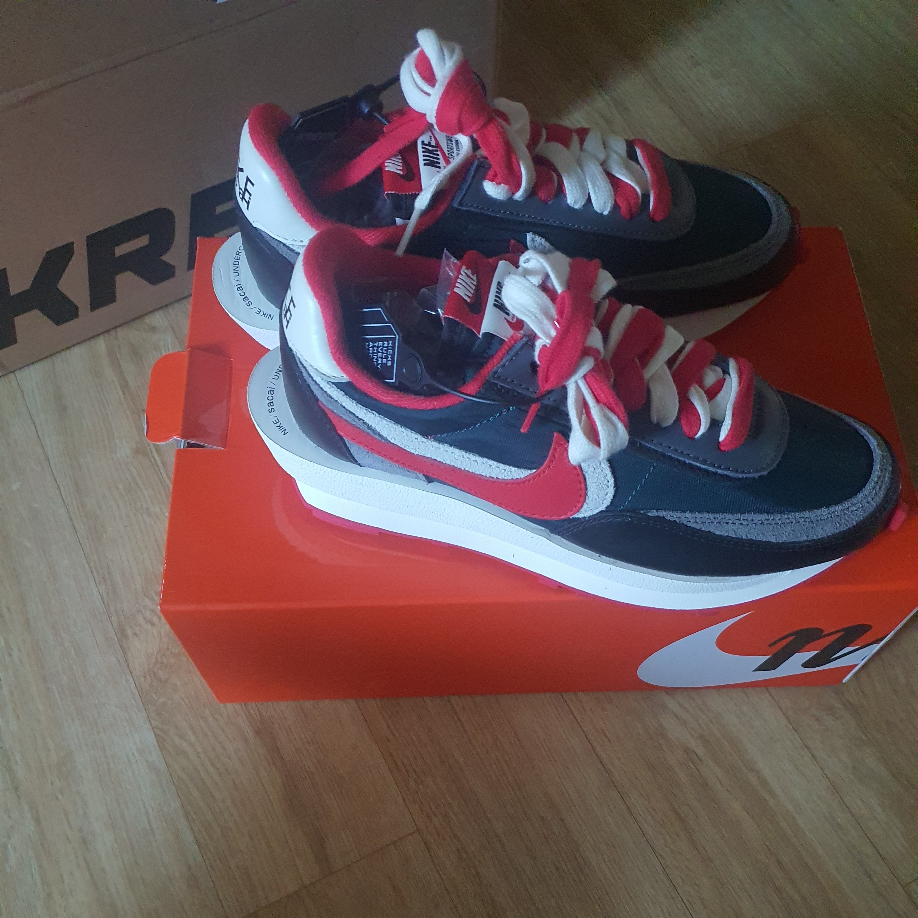 Nike x Sacai x Undercover LDWaffle Midnight Spruce University Red 착용 스타일