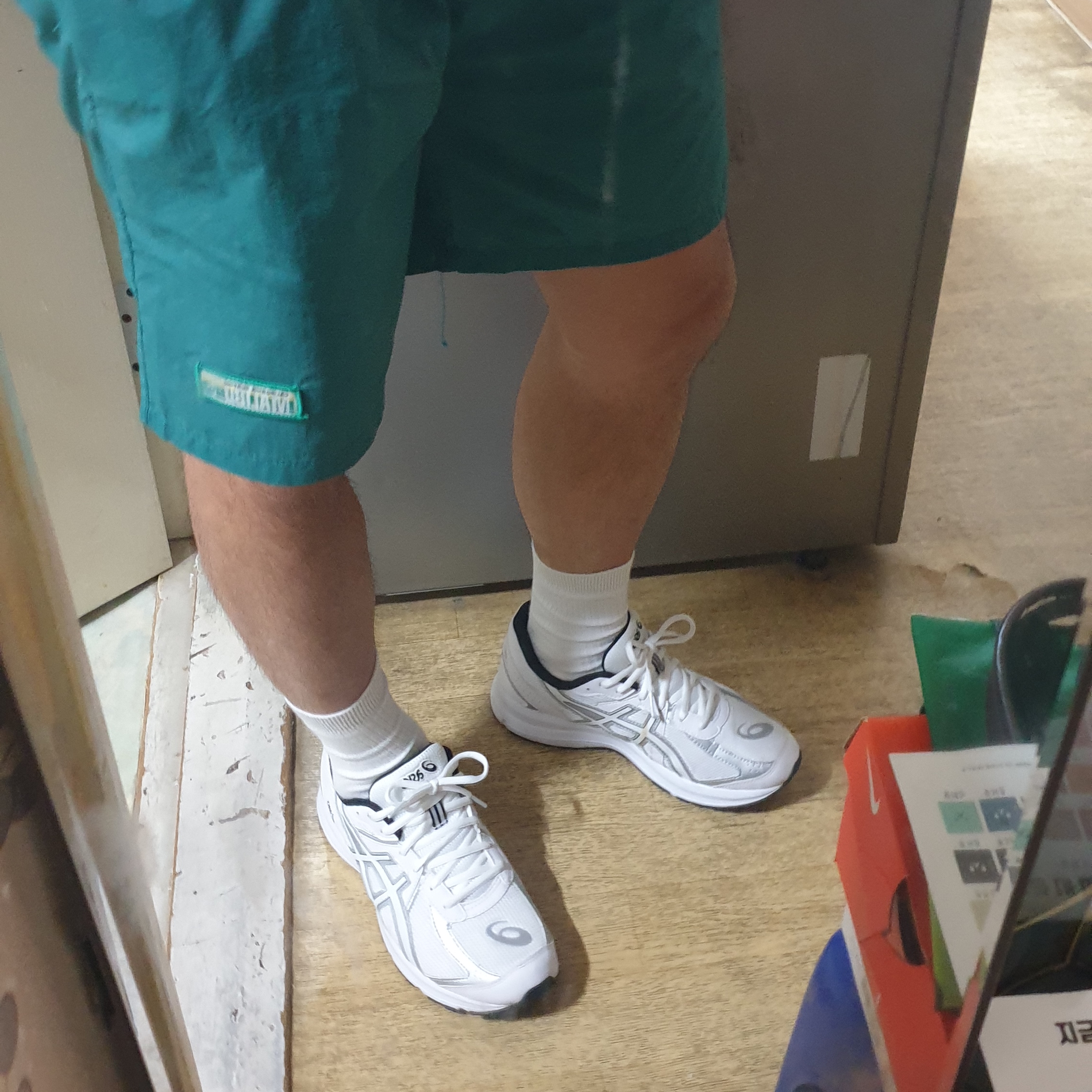 Asics Jog 100 S White - 2E Wide 착용 스타일 - 4