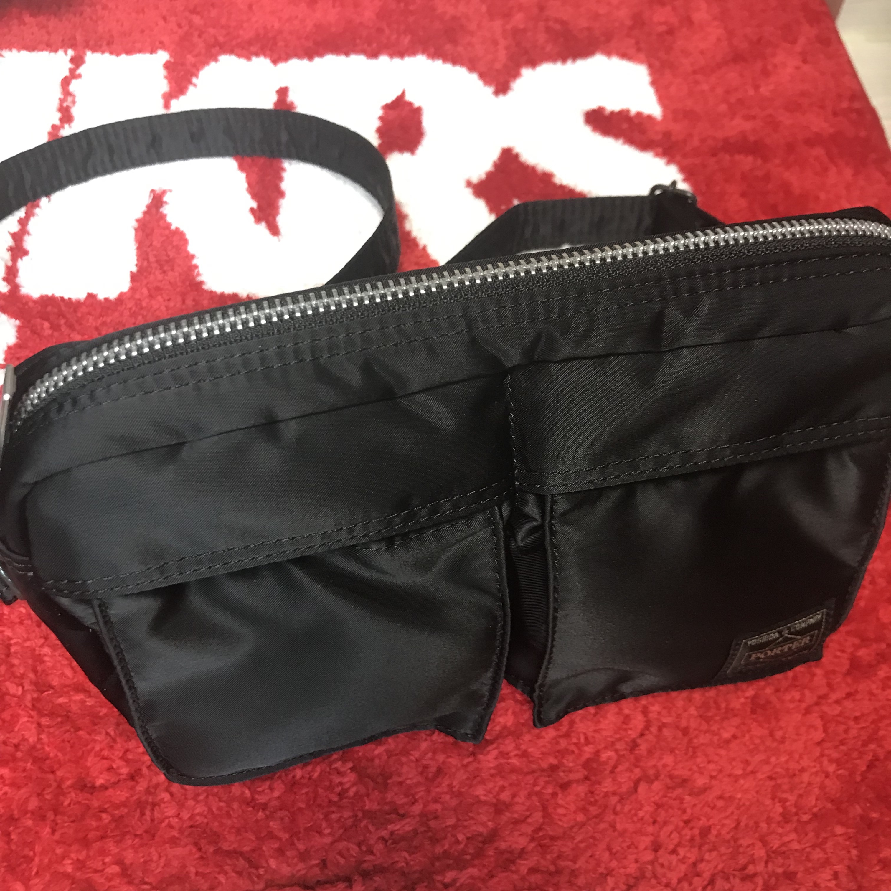 Porter Tanker Shoulder Bag Black 착용 스타일