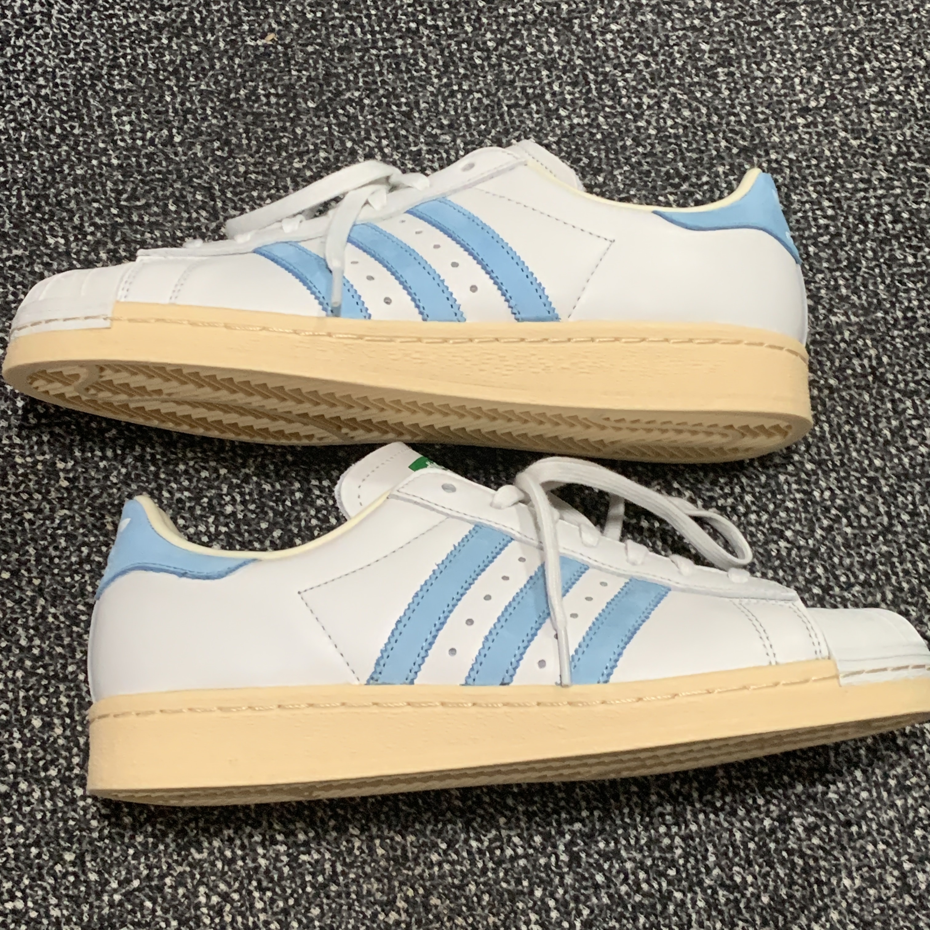 Adidas Superstar 82 Crystal White Clear Blue 착용 스타일 - 3