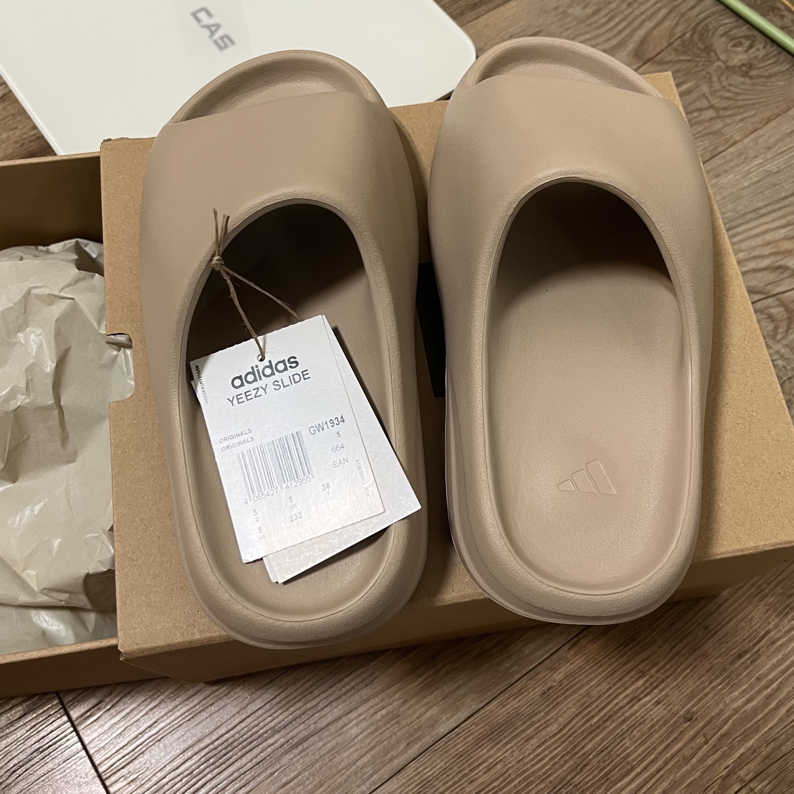 Adidas Yeezy Slide Pure - Re-Release Ver. 착용 스타일