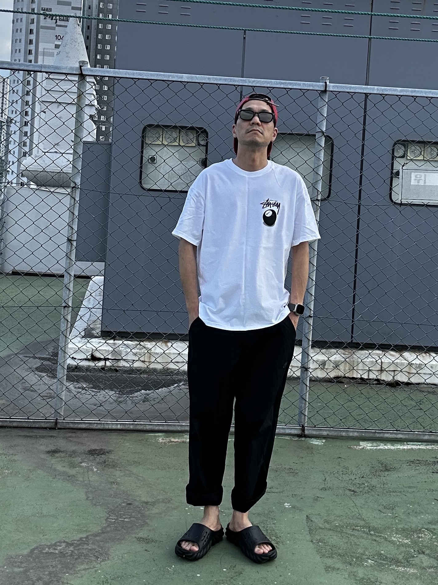 Nike x Stussy NRG FL SS 8 Ball T-Shirt White (DO9322-100), Supreme Raffia S Logo 6-Panel Red - 22SS 착용 스타일 - 1