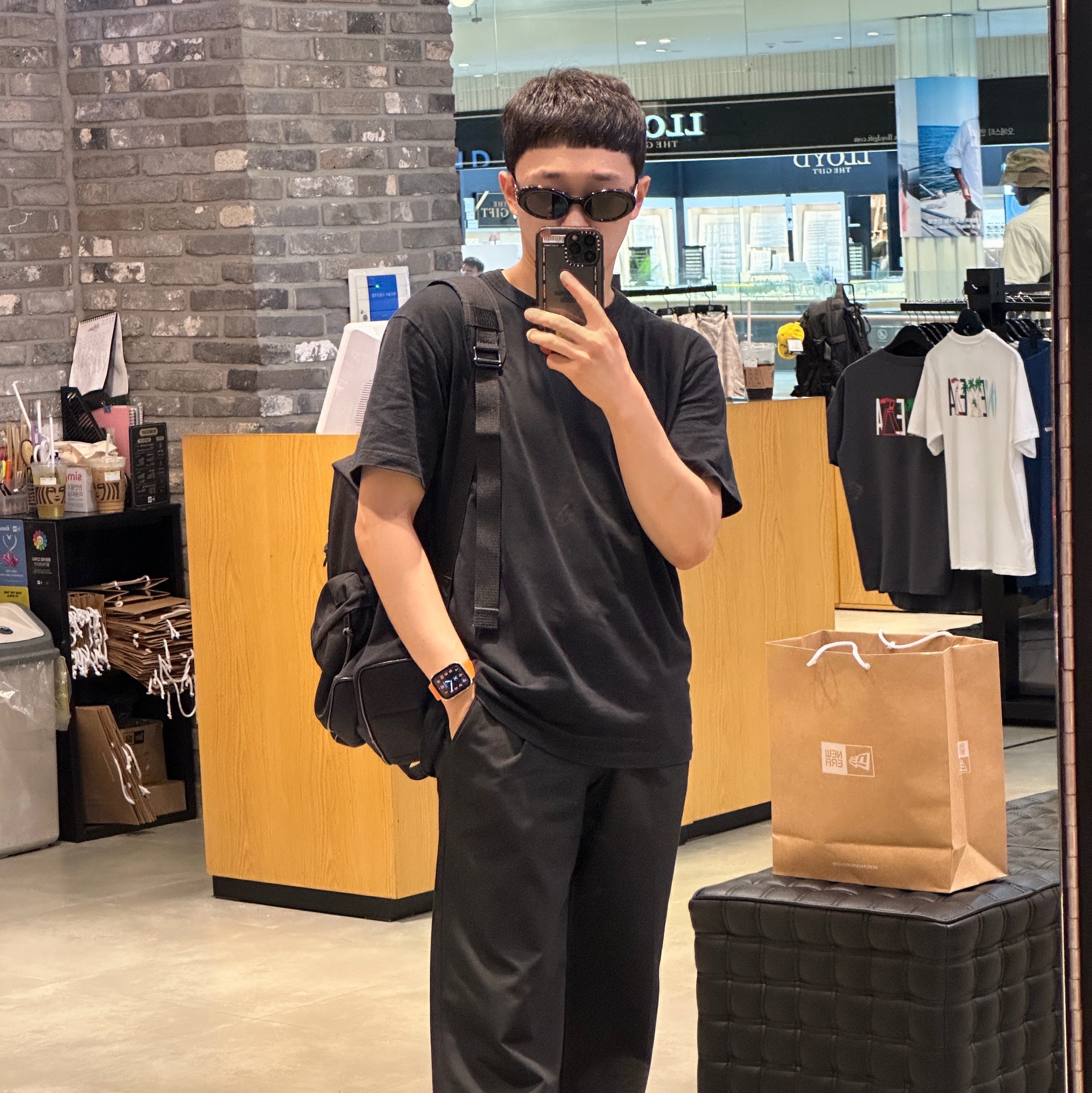 Gentle Monster x Maison Margiela MM005 Black Black, Apple Watch Hermes Series 8 45mm Silver Stainless Steel Case with Single Tour Gold (Korean Ver.) 착용 스타일 - 1