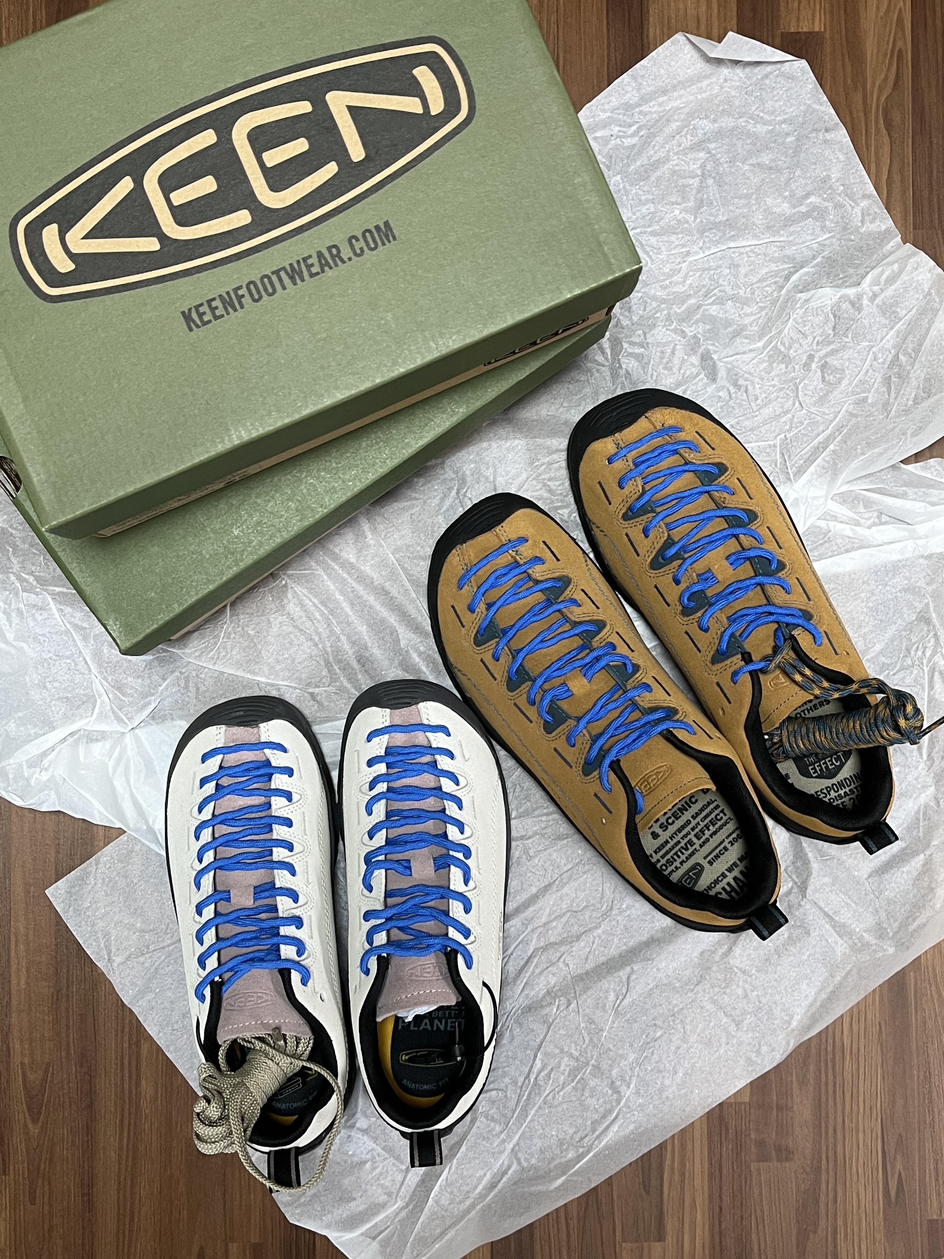 (W) Keen Jasper Suede Sneakers Birch Fawn, Keen Jasper Suede Sneakers Camel 착용 스타일 - 1