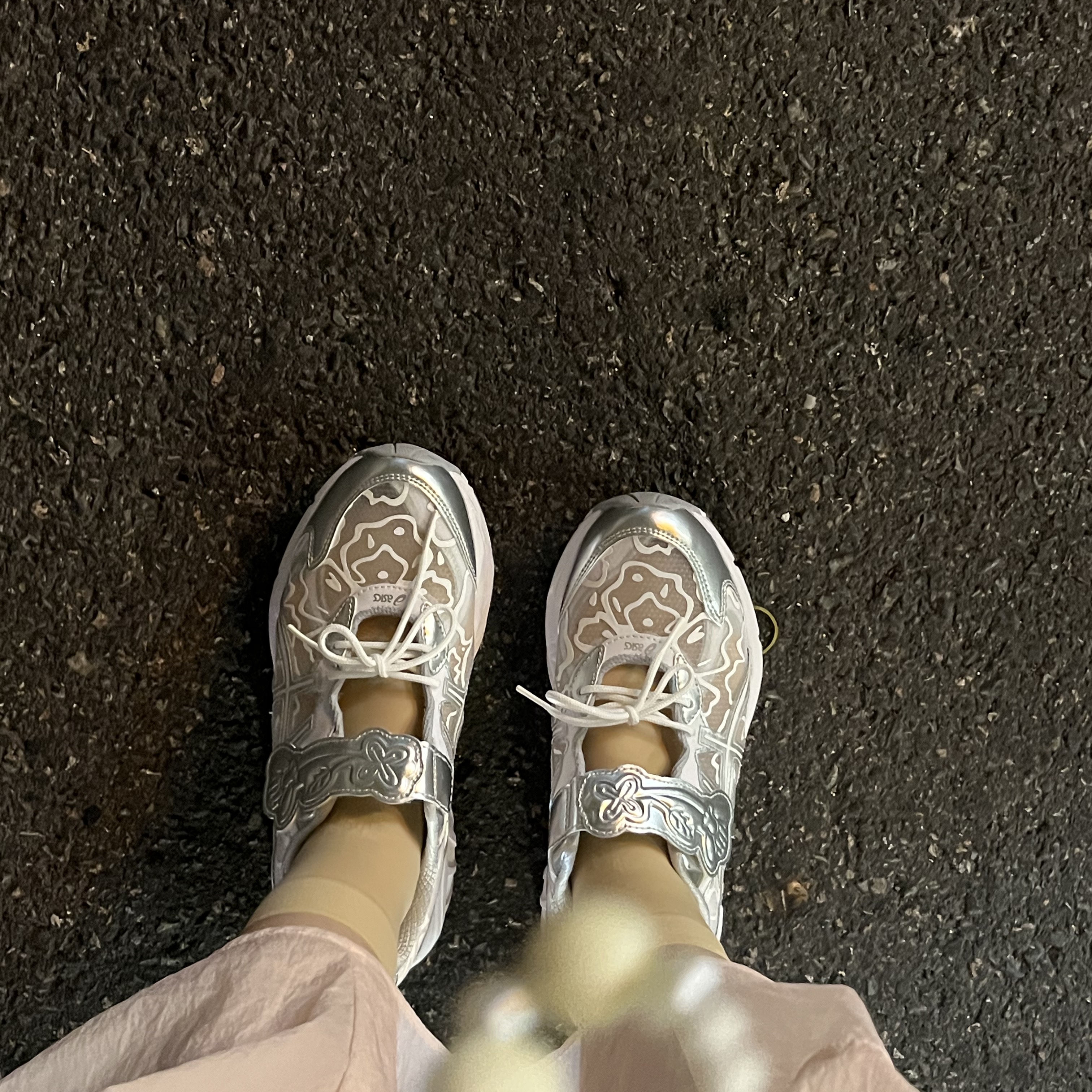 Asics x Cecilie Bahnsen GT-2160 White 착용 스타일 - 2