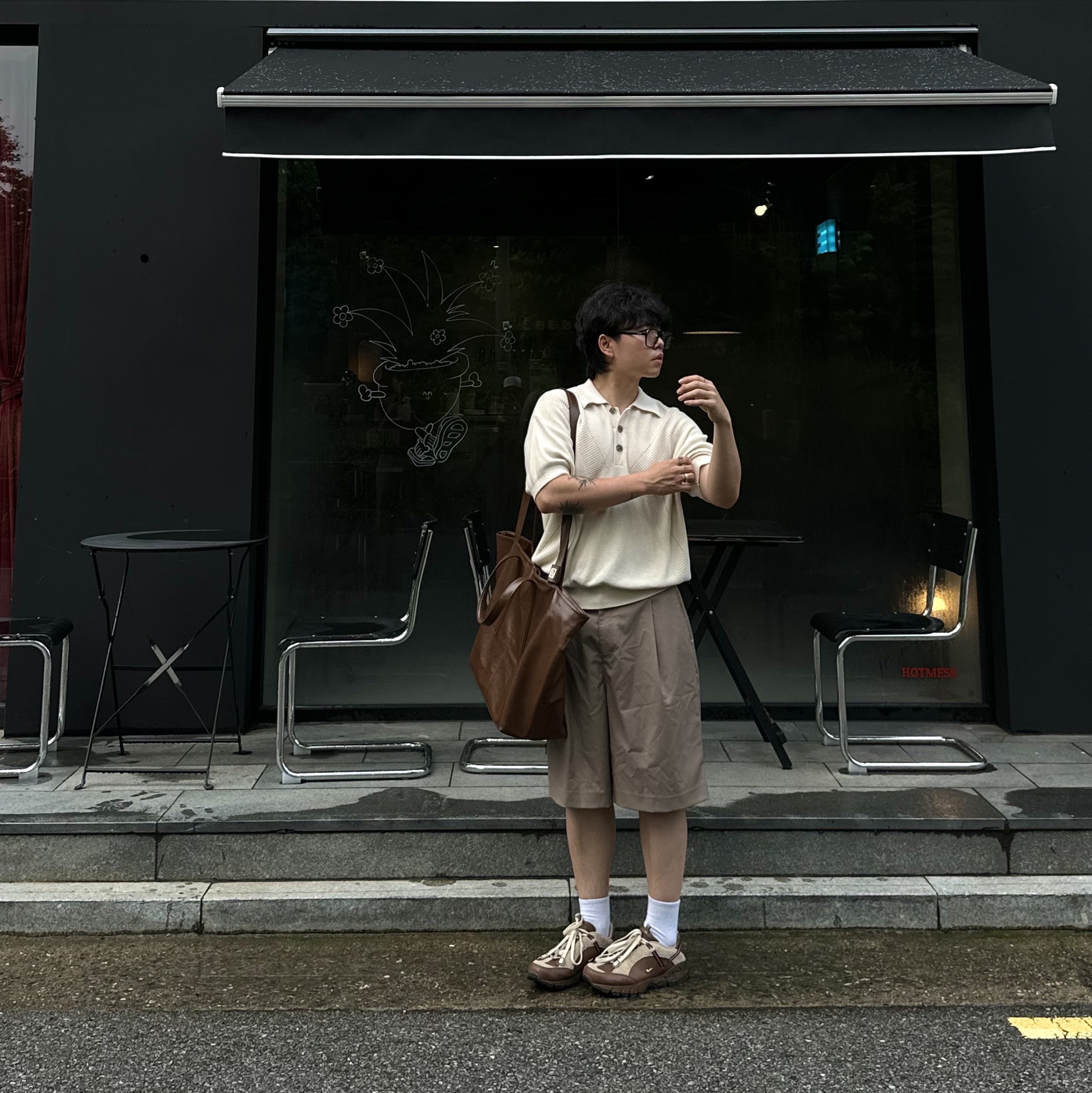 Nike x Jacquemus Air Humara LX Ale Brown and Gold 착용 스타일 - 2