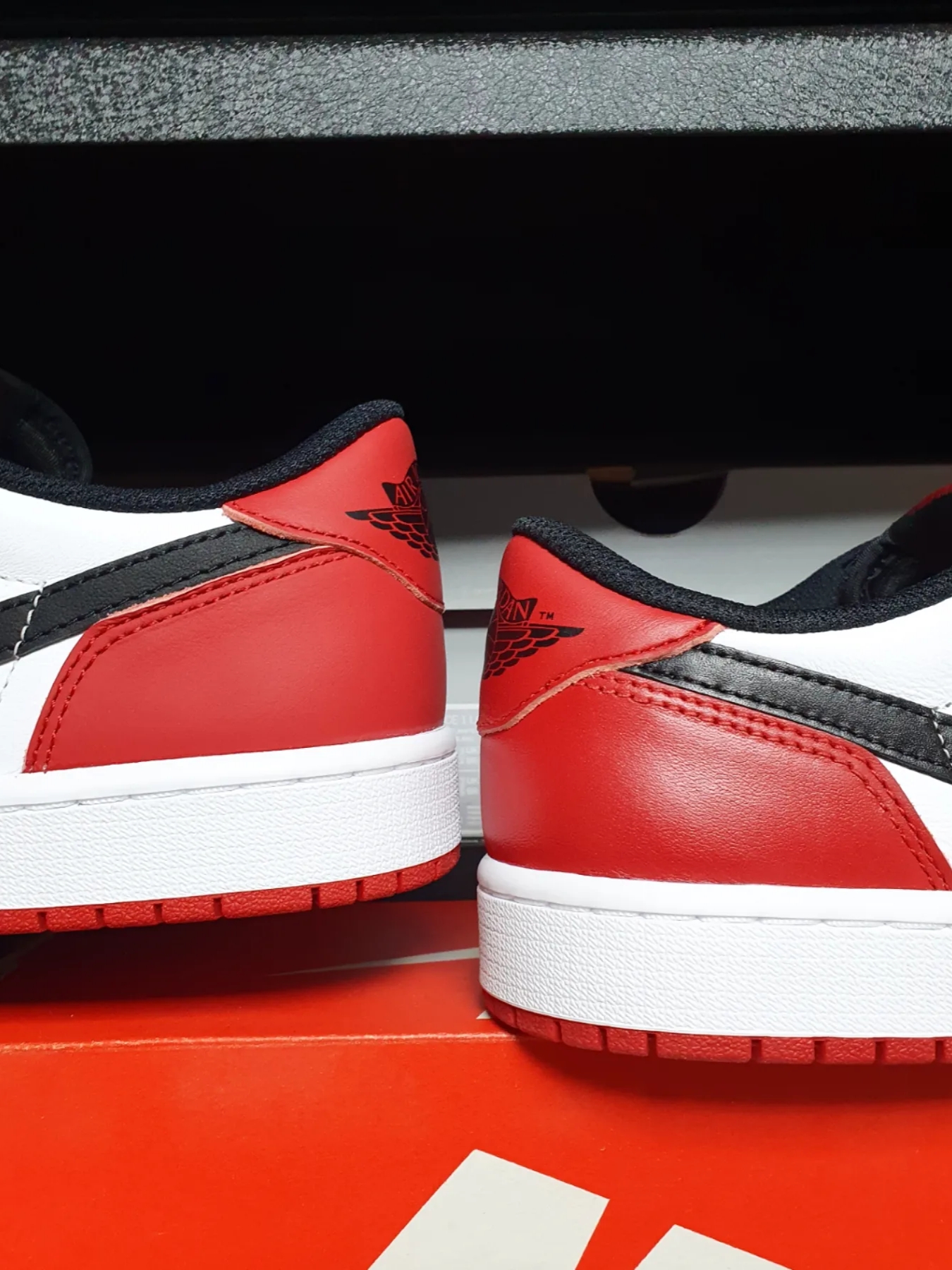 Jordan 1 Retro Low OG Black Toe 착용 스타일 - 5