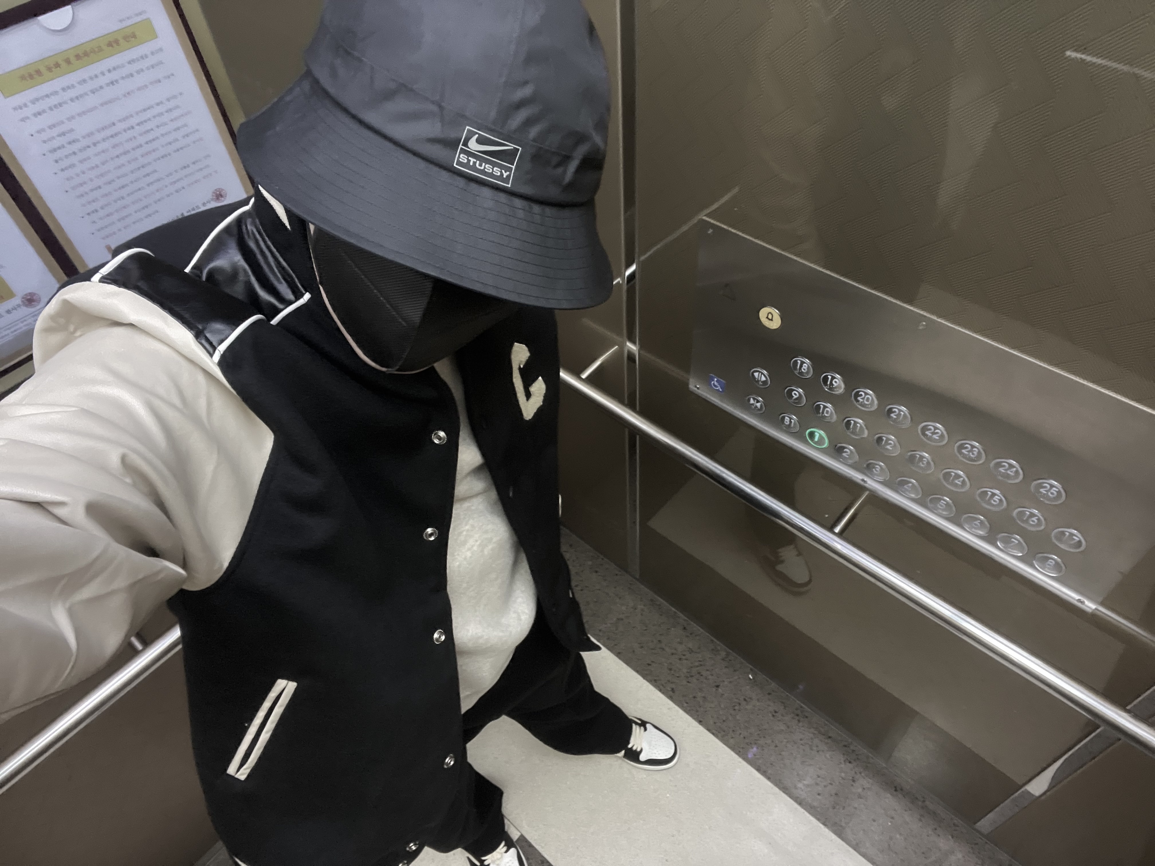 Jordan 1 x Travis Scott x Fragment Retro Low OG SP Military Blue, Nike x Stussy NRG FL Storm-Fit Bucket Hat Black 착용 스타일