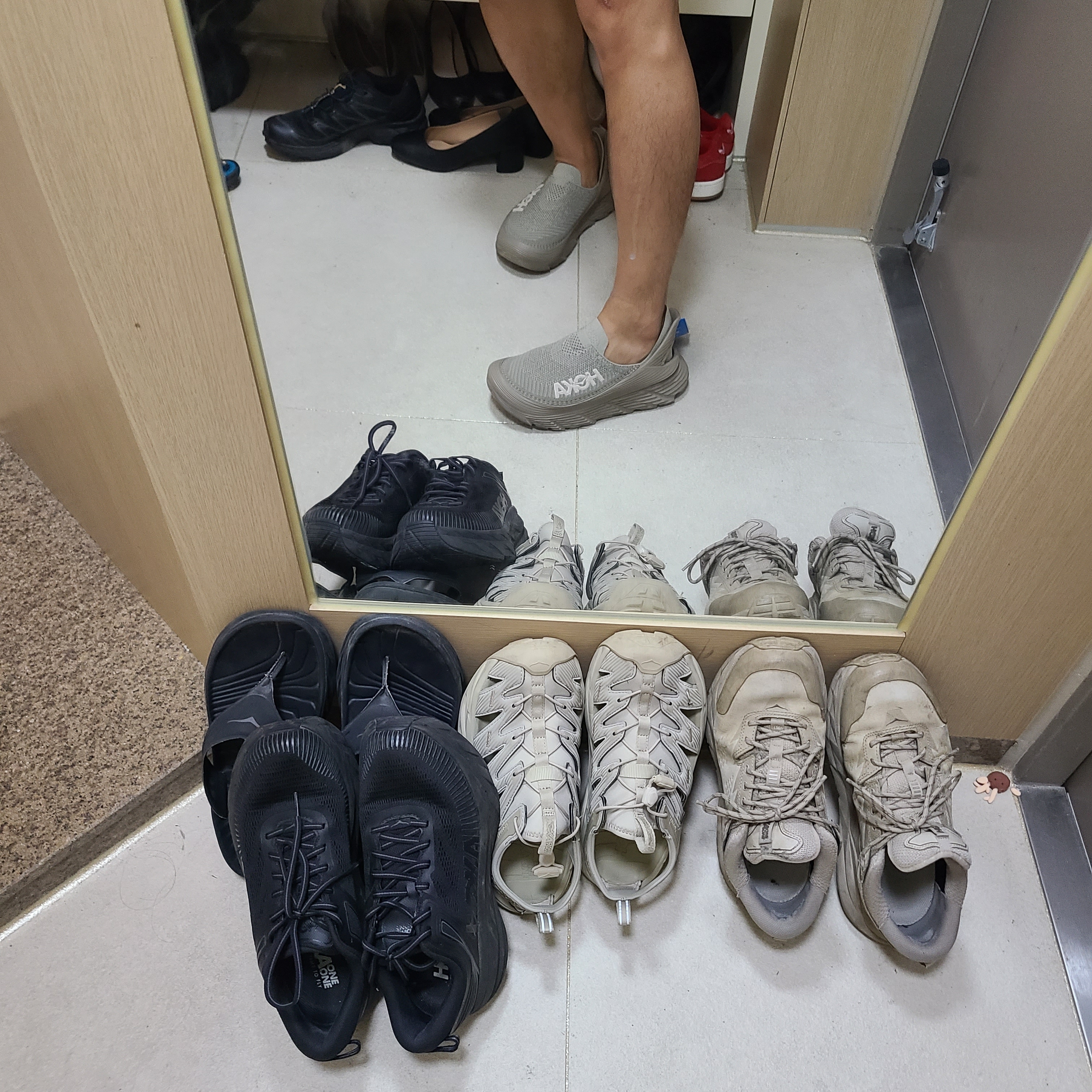 Hoka Hopara Oxford Tan 착용 스타일