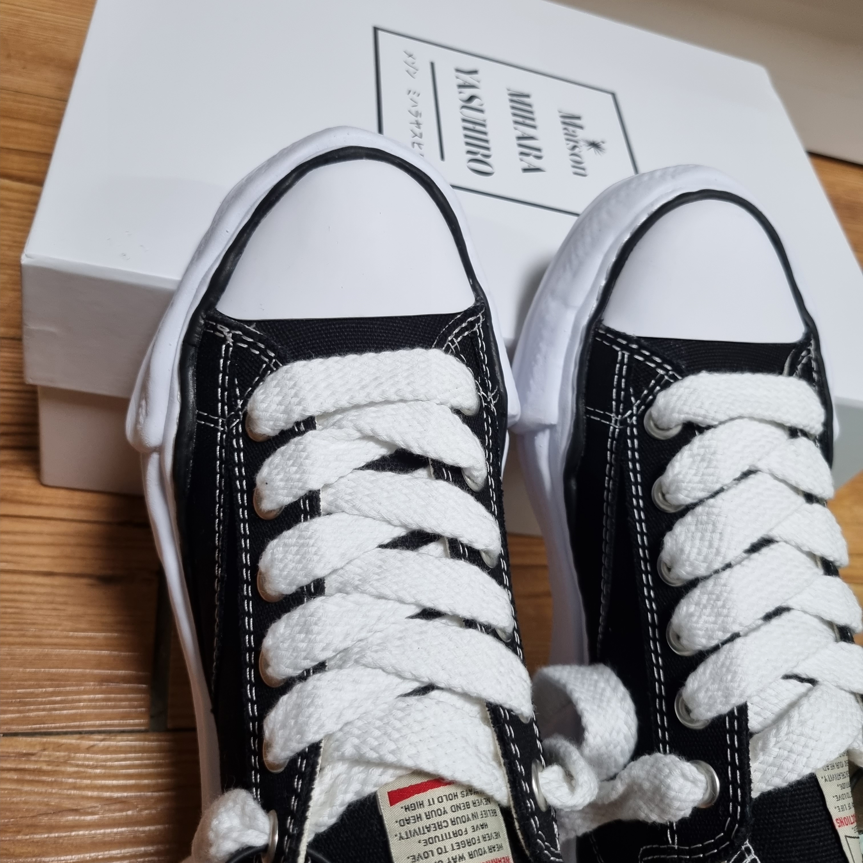 Maison Mihara Yasuhiro Peterson OG Sole Canvas Low Sneakers Black 착용 스타일