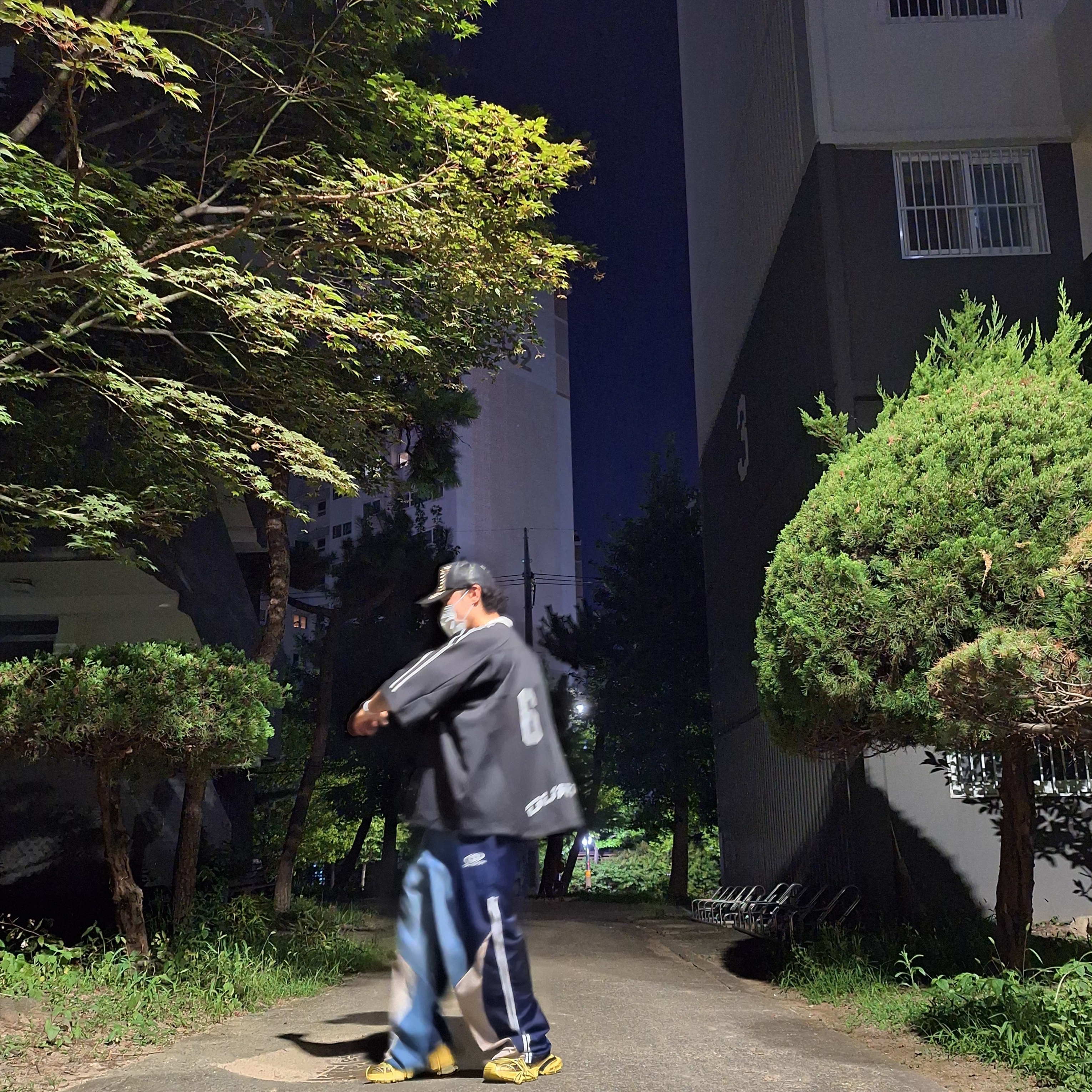 [KREAM 단독] Civision by CSC Hybrid Track Pants Navy, Ourpas 062 Jersey Black 착용 스타일 - 3