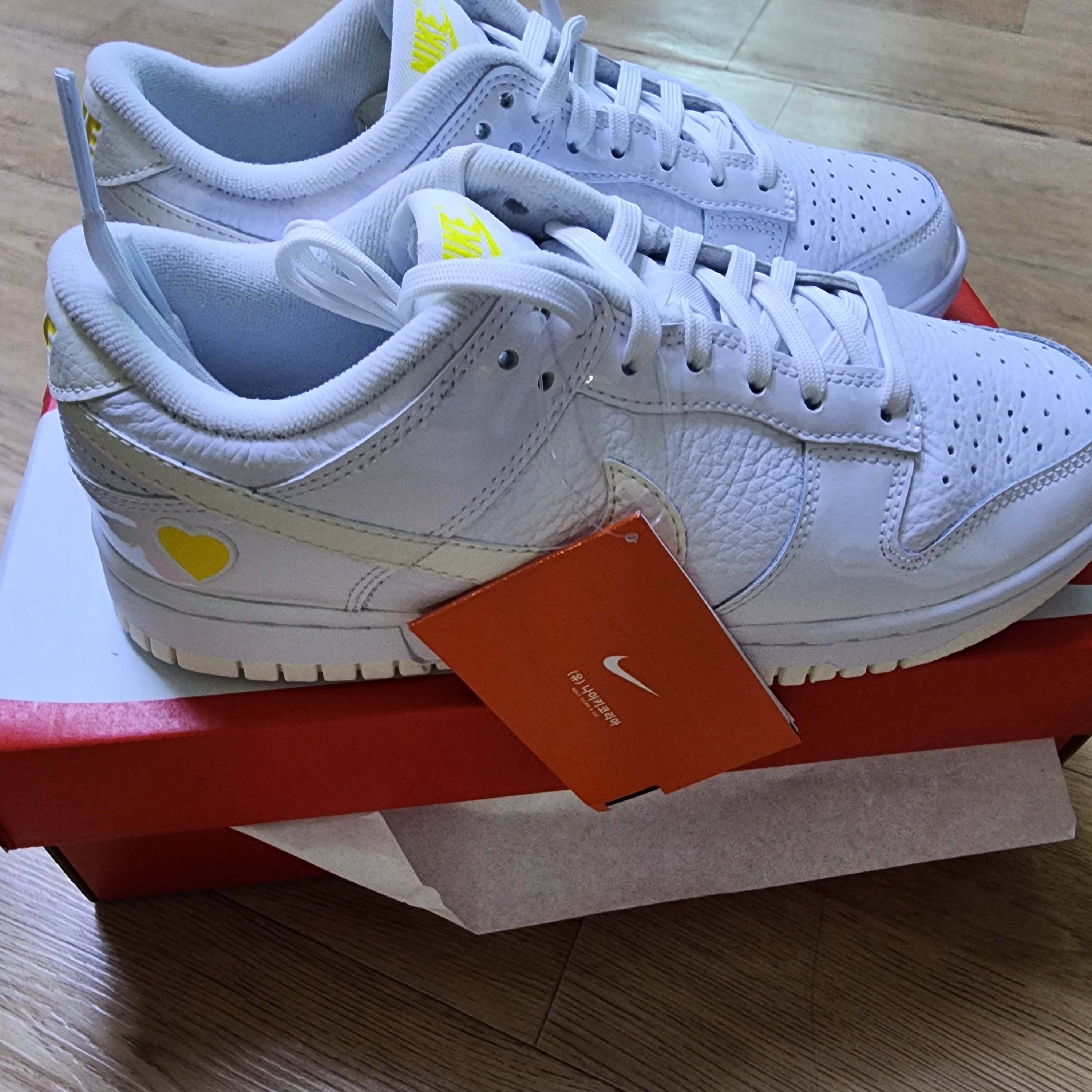 (W) Nike Dunk Low Valentine's Day White Optic Yellow 착용 스타일 - 2