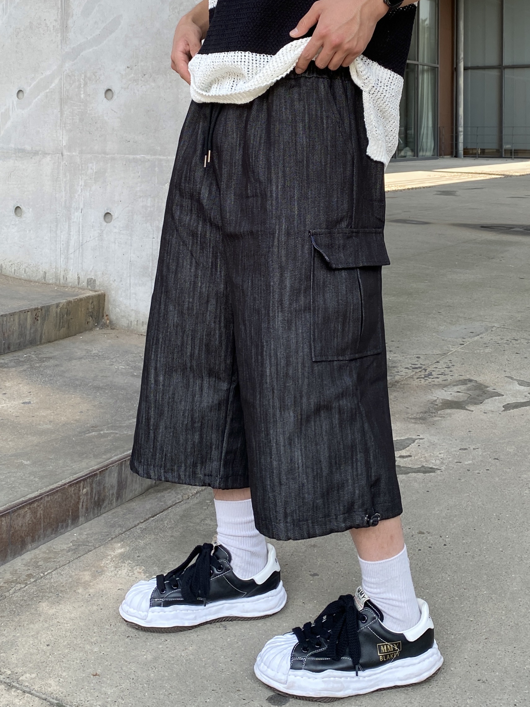 Maison Mihara Yasuhiro Blakey OG Sole Leather Low-top Sneakers Black 착용 스타일 - 5