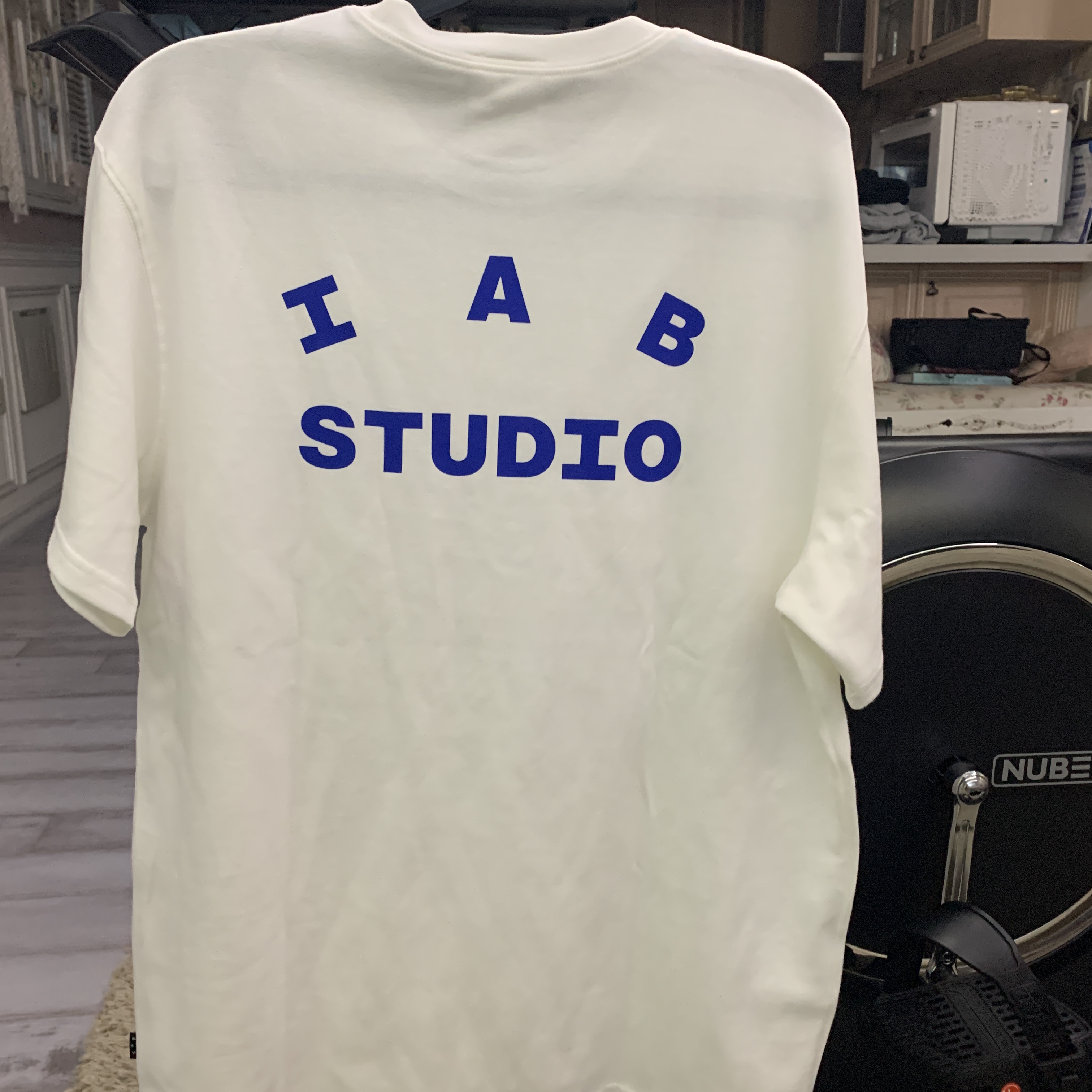 IAB Studio 10th Anniversary T-Shirt White 착용 스타일 - 1
