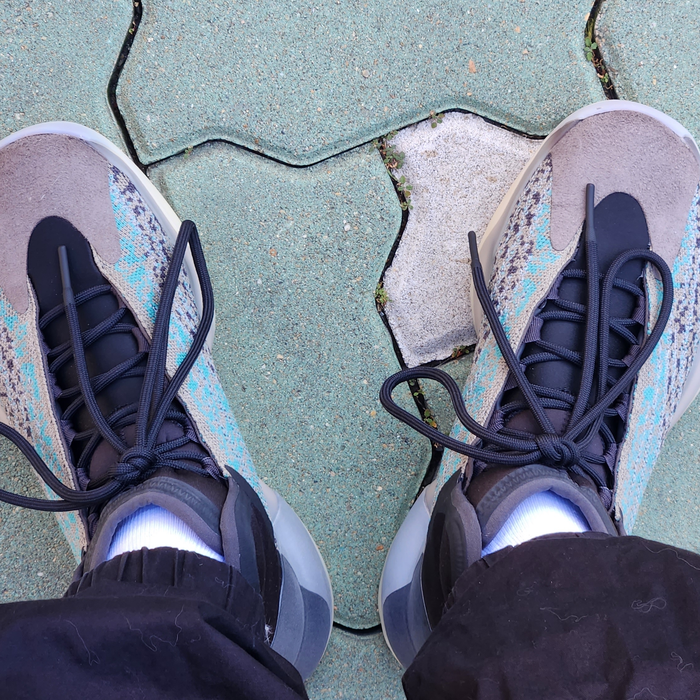 Adidas Yeezy QNTM Teal Blue 착용 스타일 - 1