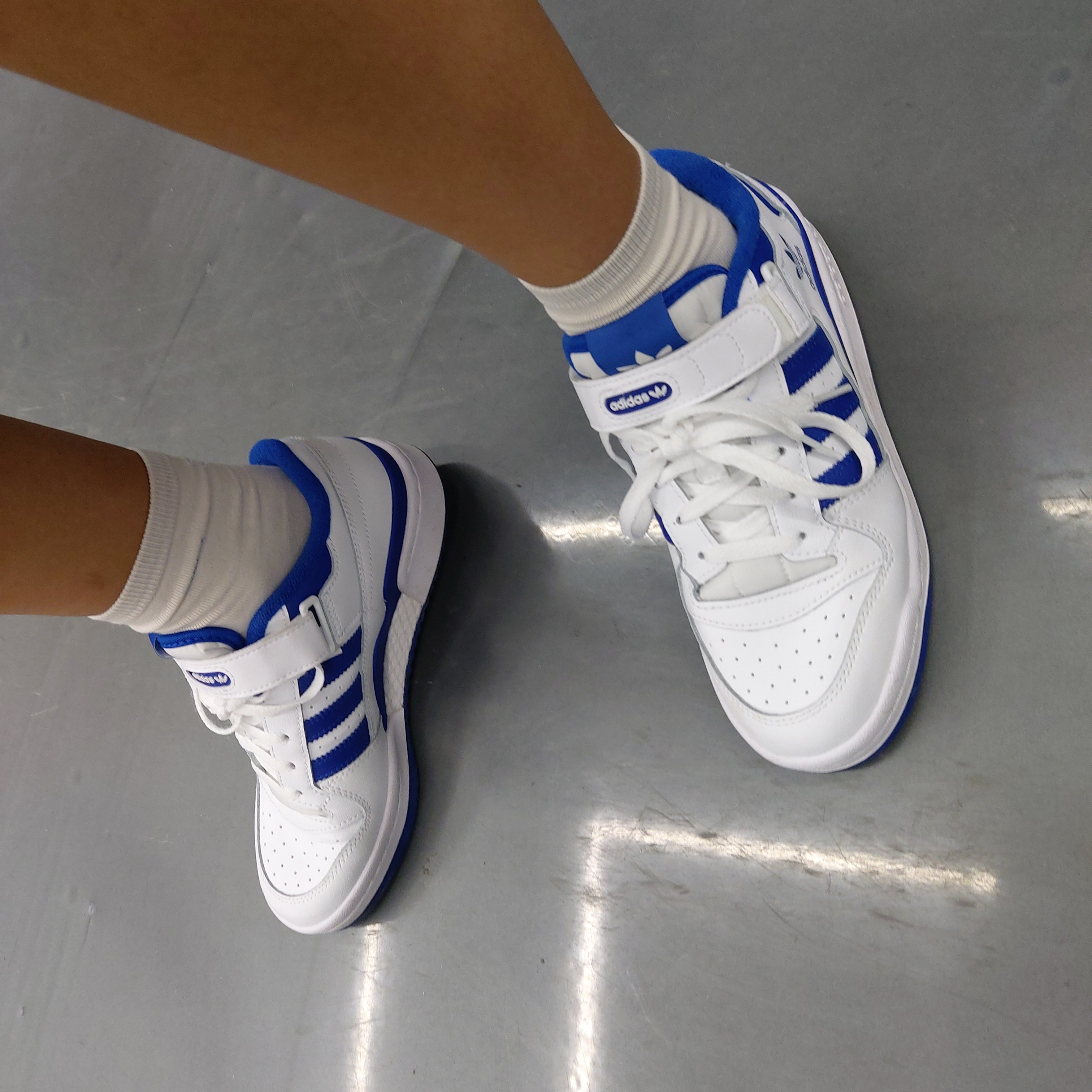 (J) Adidas Forum 84 Low Cloud White Royal Blue 착용 스타일