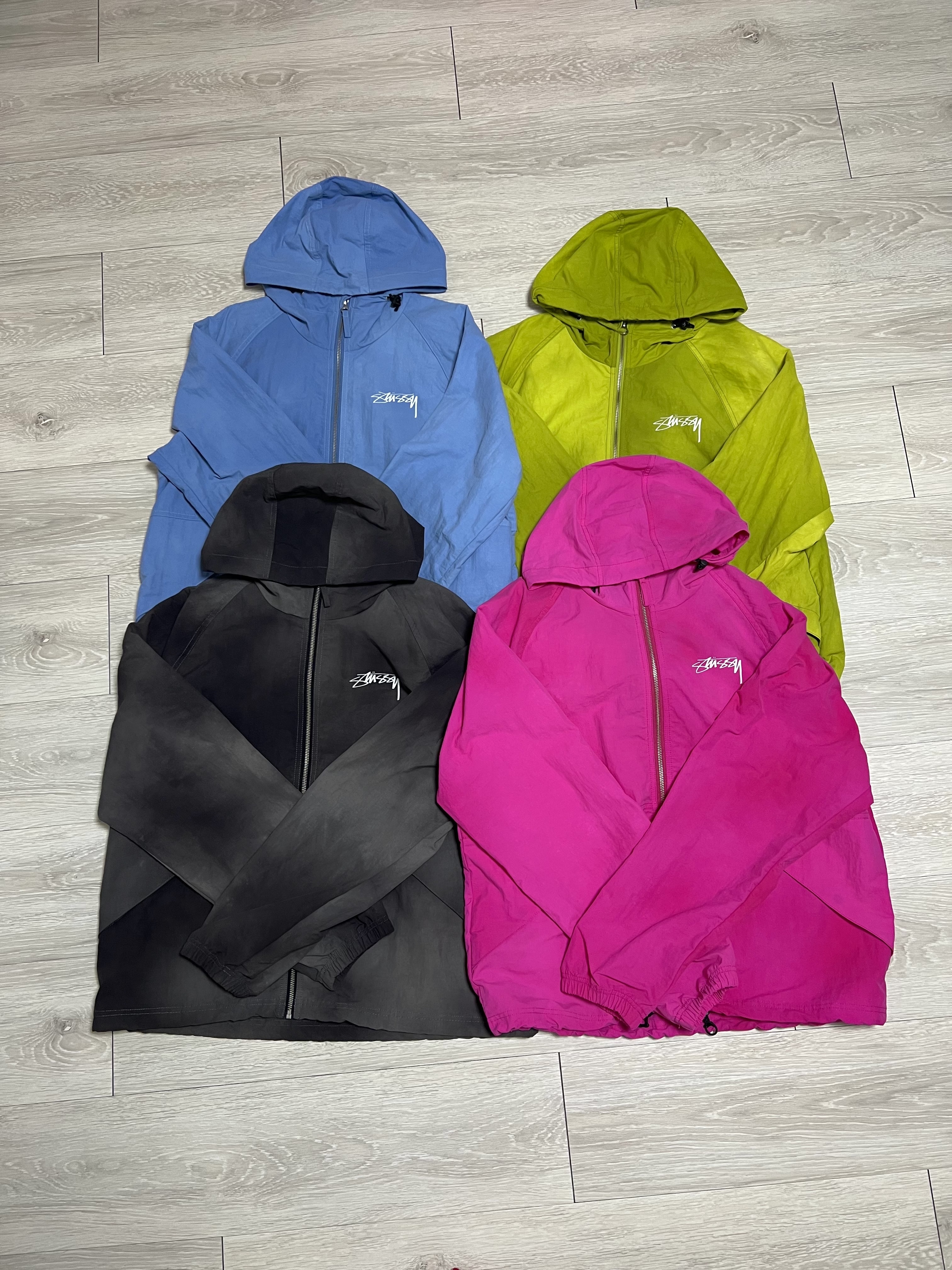 Stussy Wave Dye Beach Shell Jacket Fuchsia, Stussy Wave Dye Beach Shell Jacket Black 착용 스타일