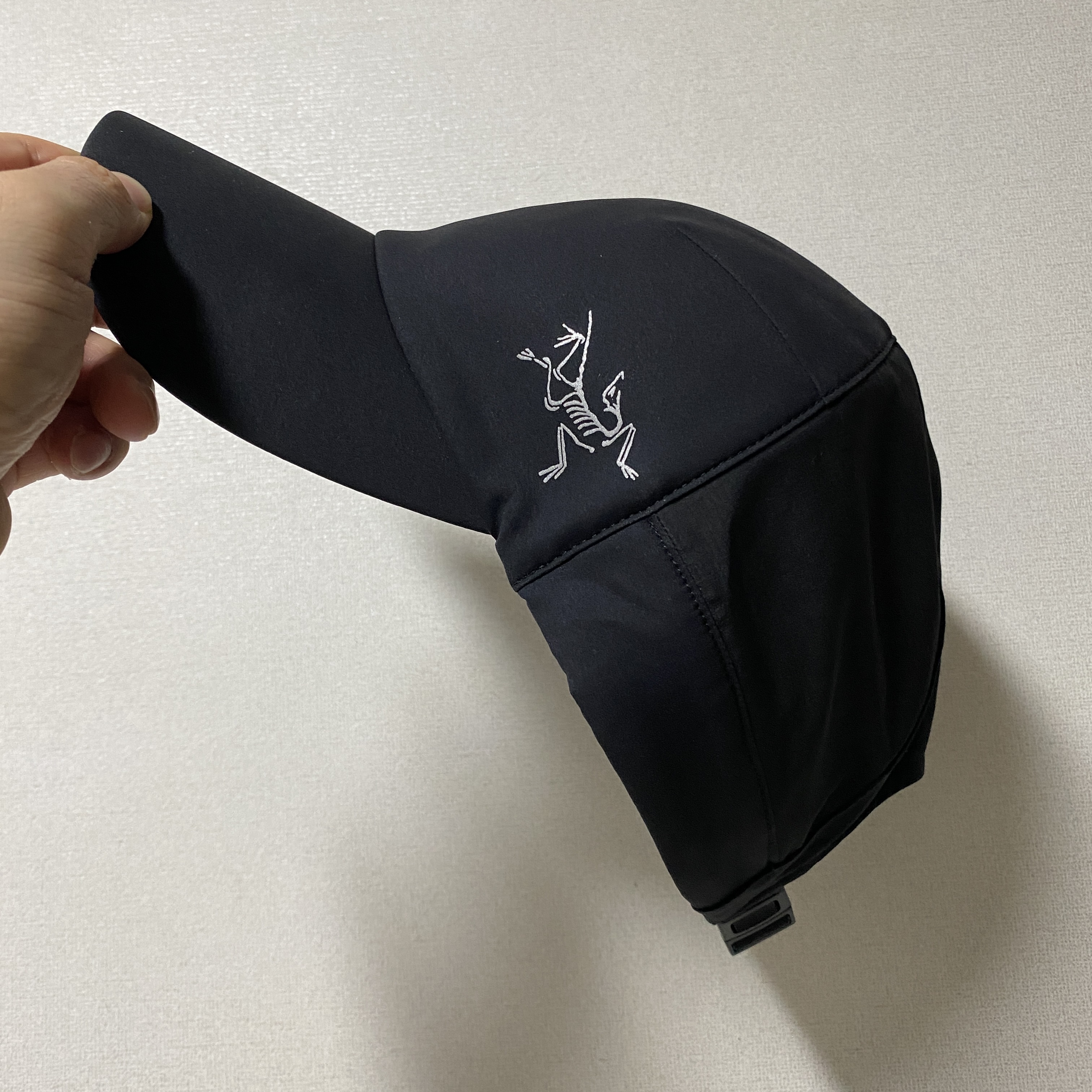 Arc'teryx Calvus Cap Black 착용 스타일