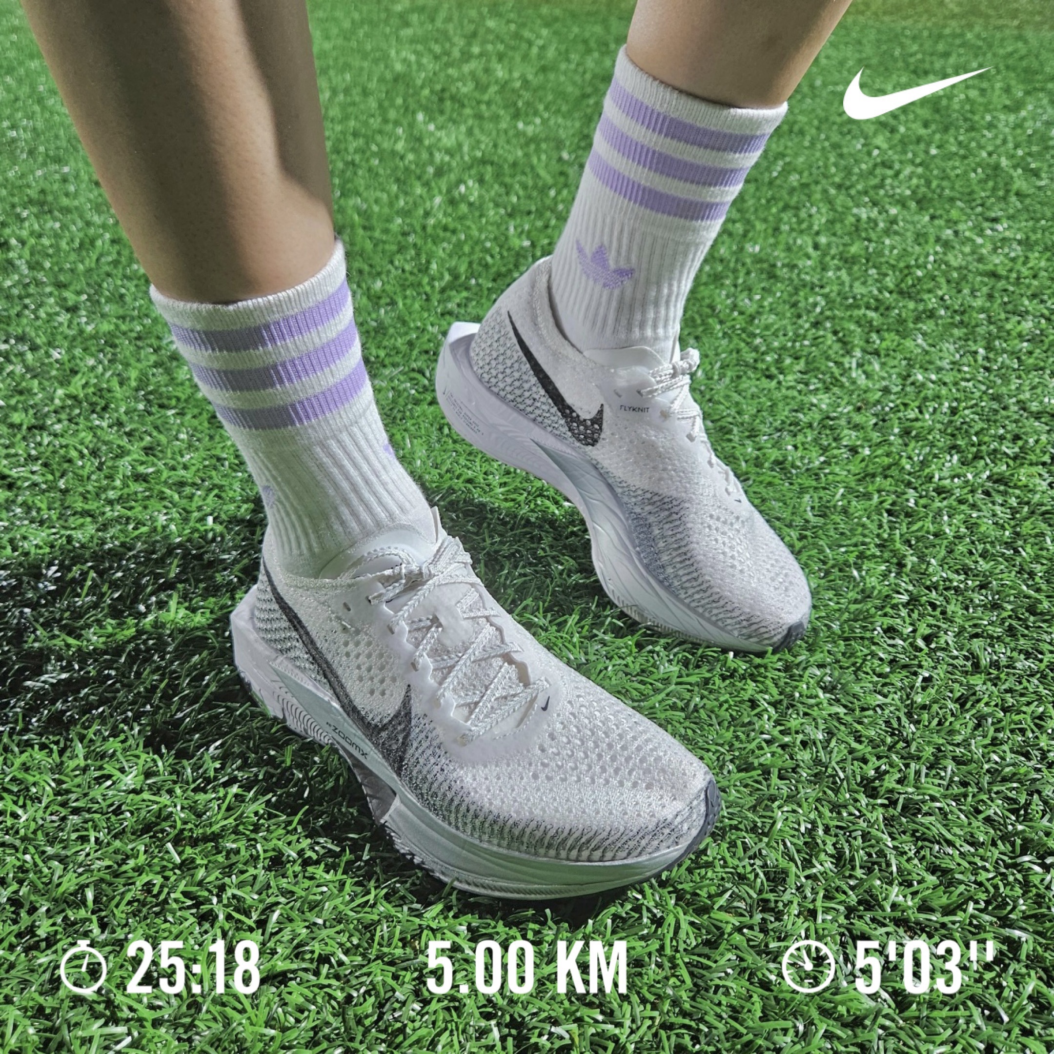 (W) Nike ZoomX Vaporfly Next% 3 White Particle Grey 착용 스타일 - 1