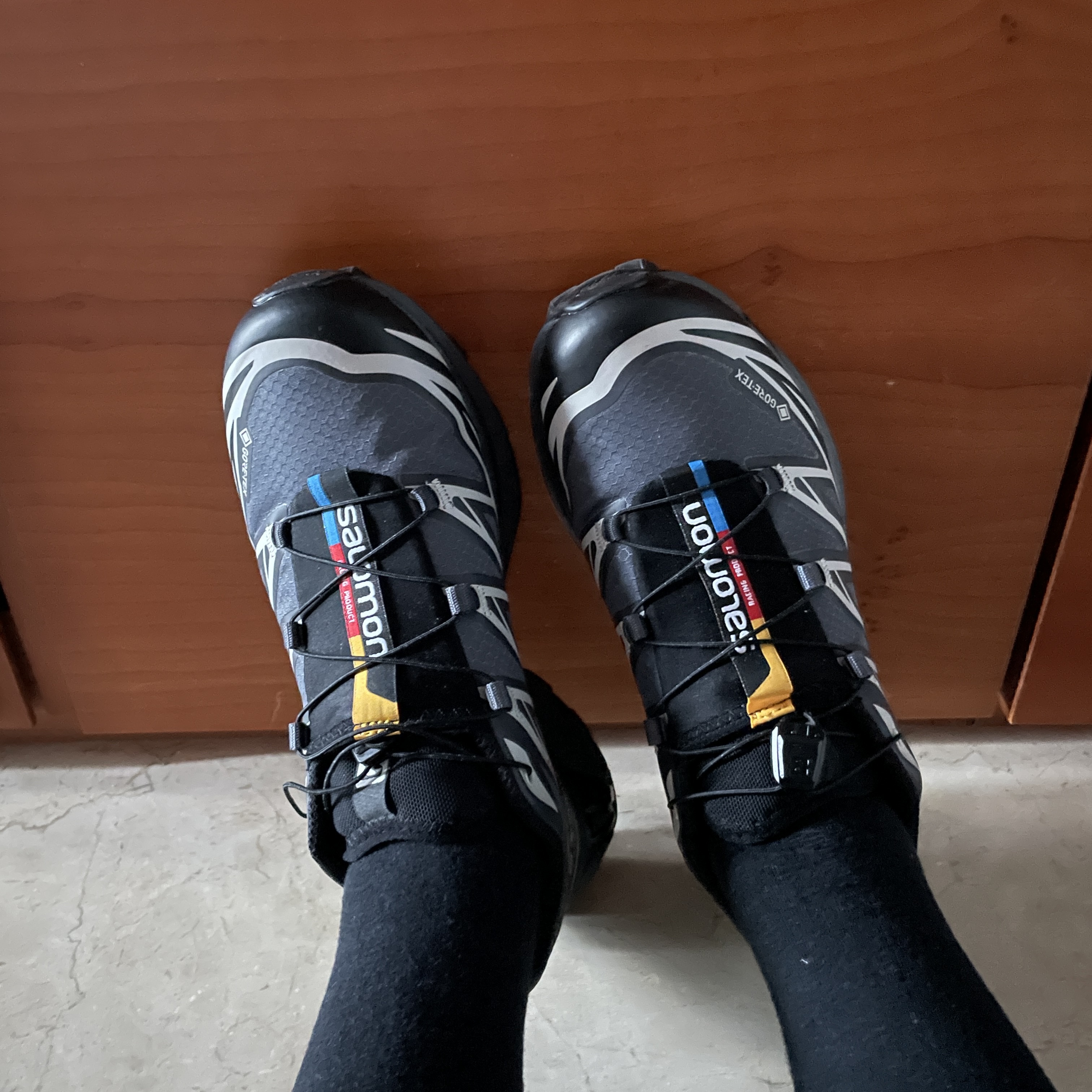 Salomon XT-6 Gore-Tex Black Ebony 착용 스타일 - 2