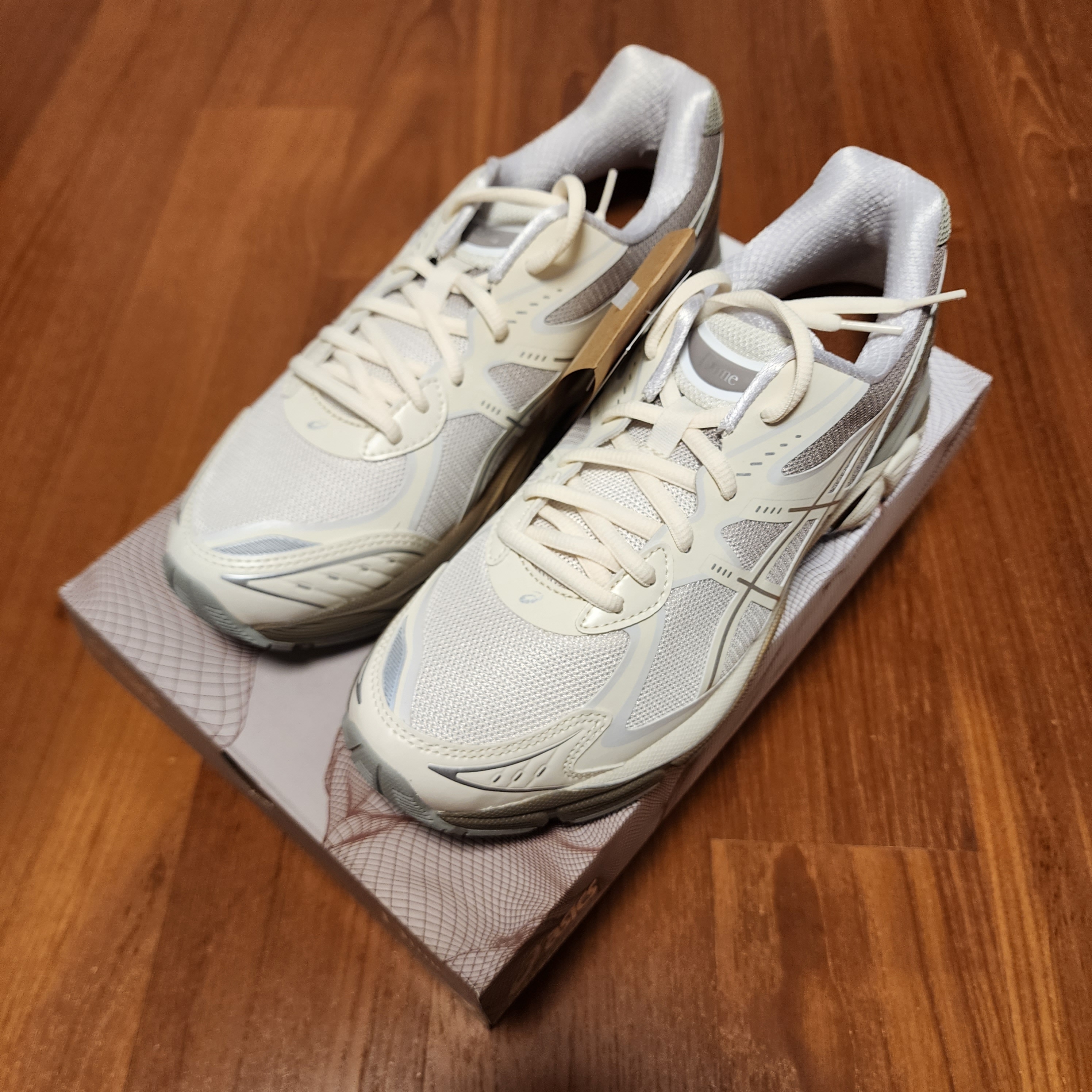 Asics x Dime GT-2160 Arctic Wolf London Fog 착용 스타일 - 4