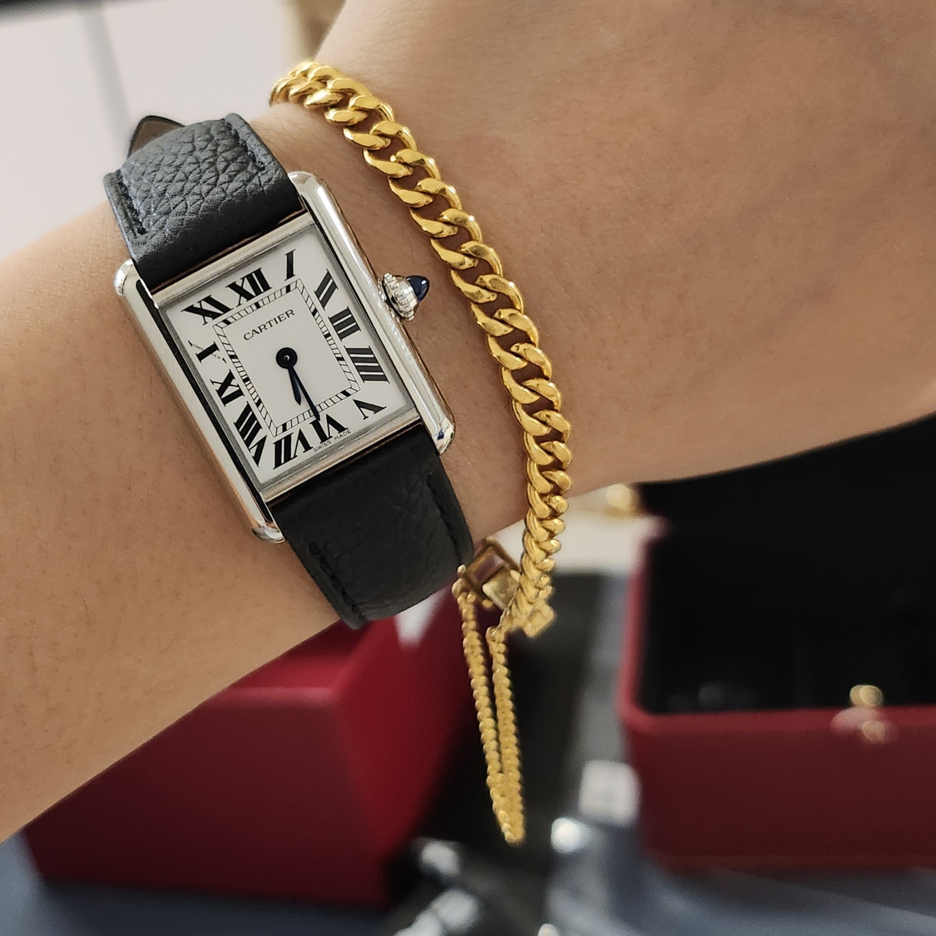 Cartier Tank Must Watch Small Quartz Steel Calfskin Black 착용 스타일