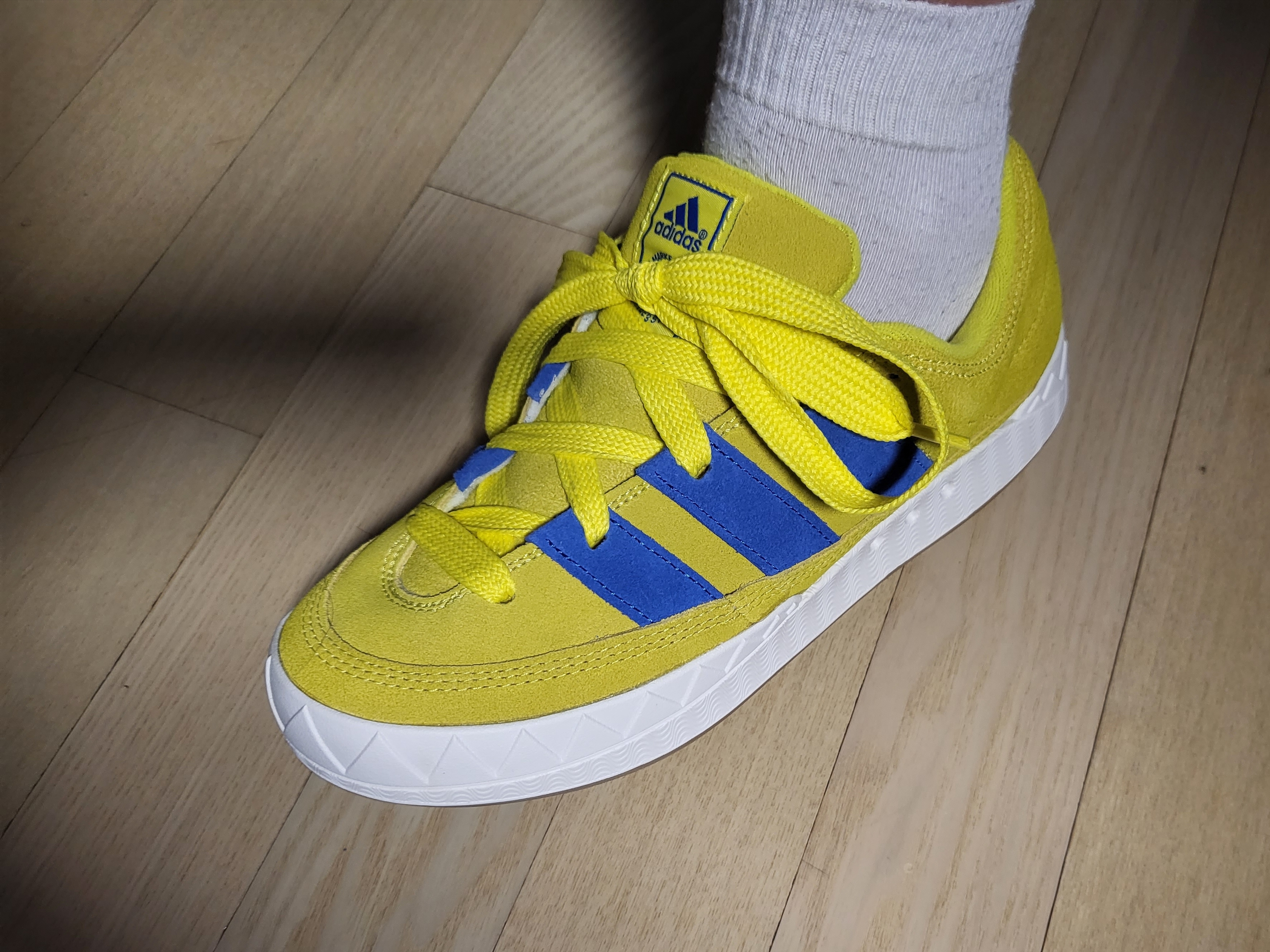 Adidas Adimatic Bright Yellow Blue 착용 스타일 - 1