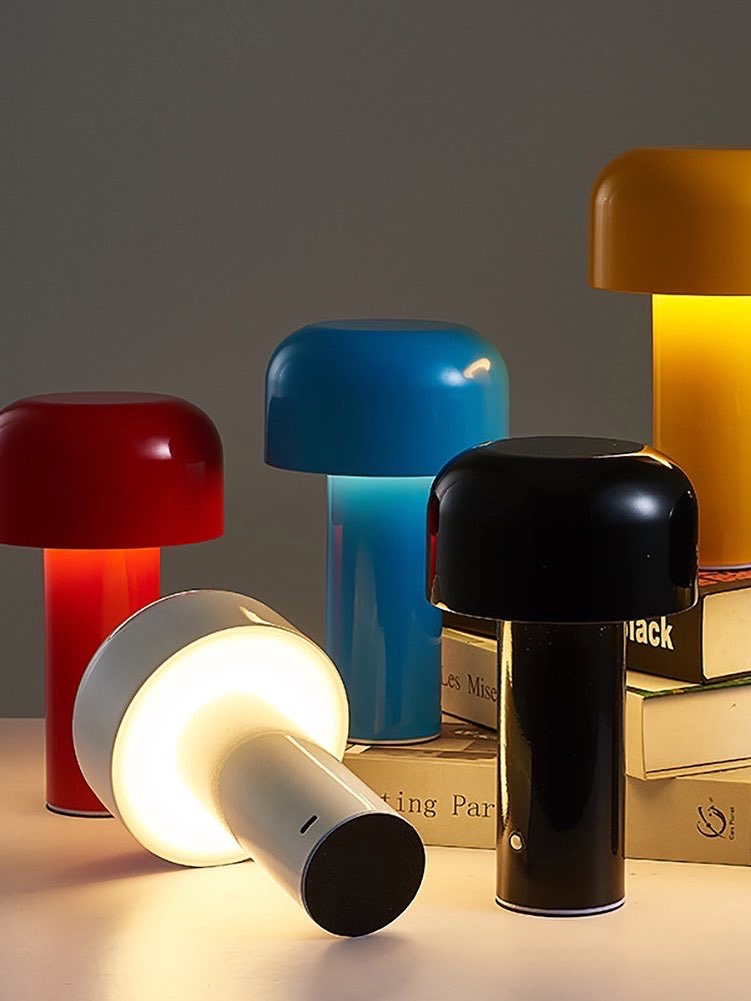 Flos Bellhop Table Yellow, Flos Bellhop Table Brick Red 착용 스타일 - 2