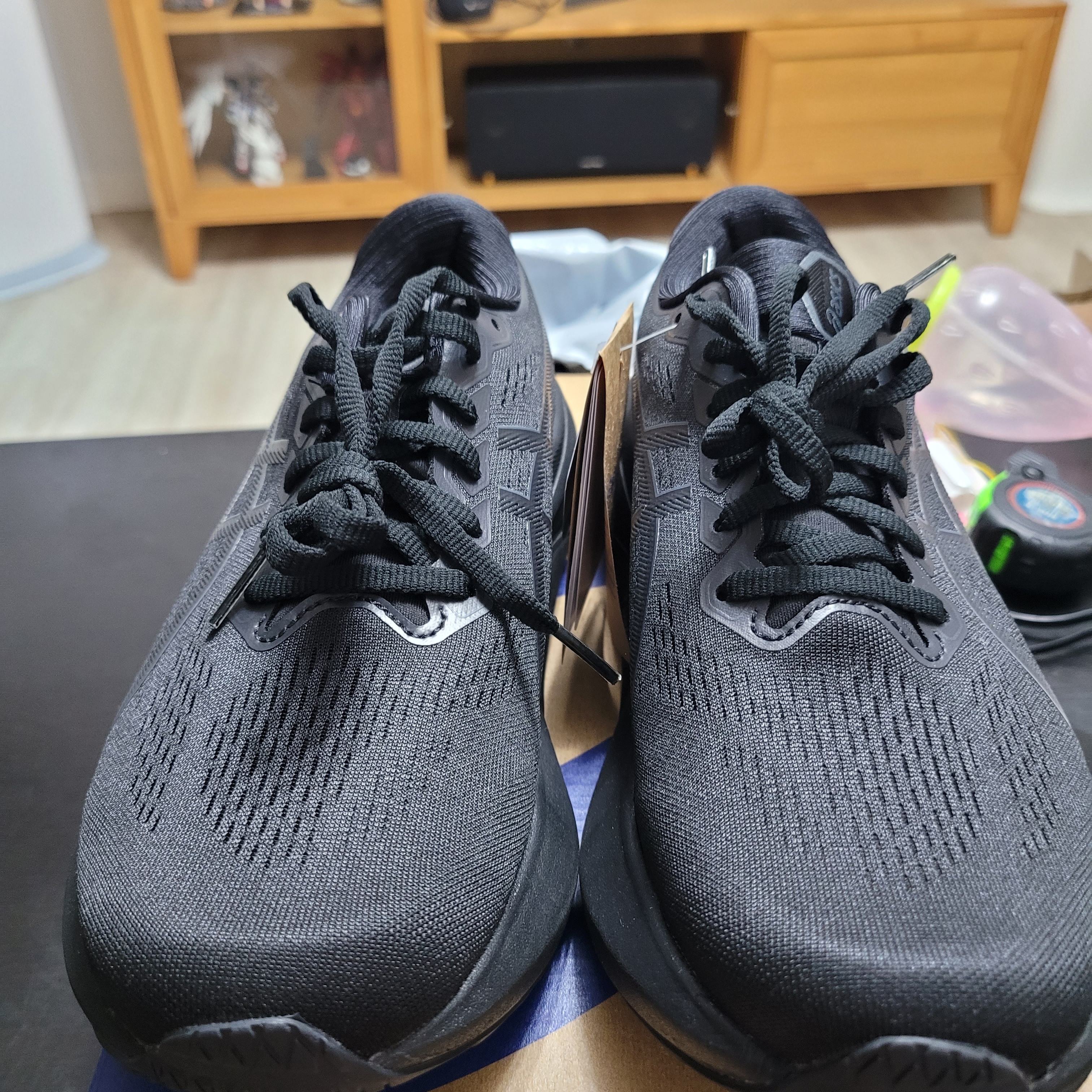 Asics Gel-Kayano 30 Black - 4E Extra Wide 착용 스타일 - 2