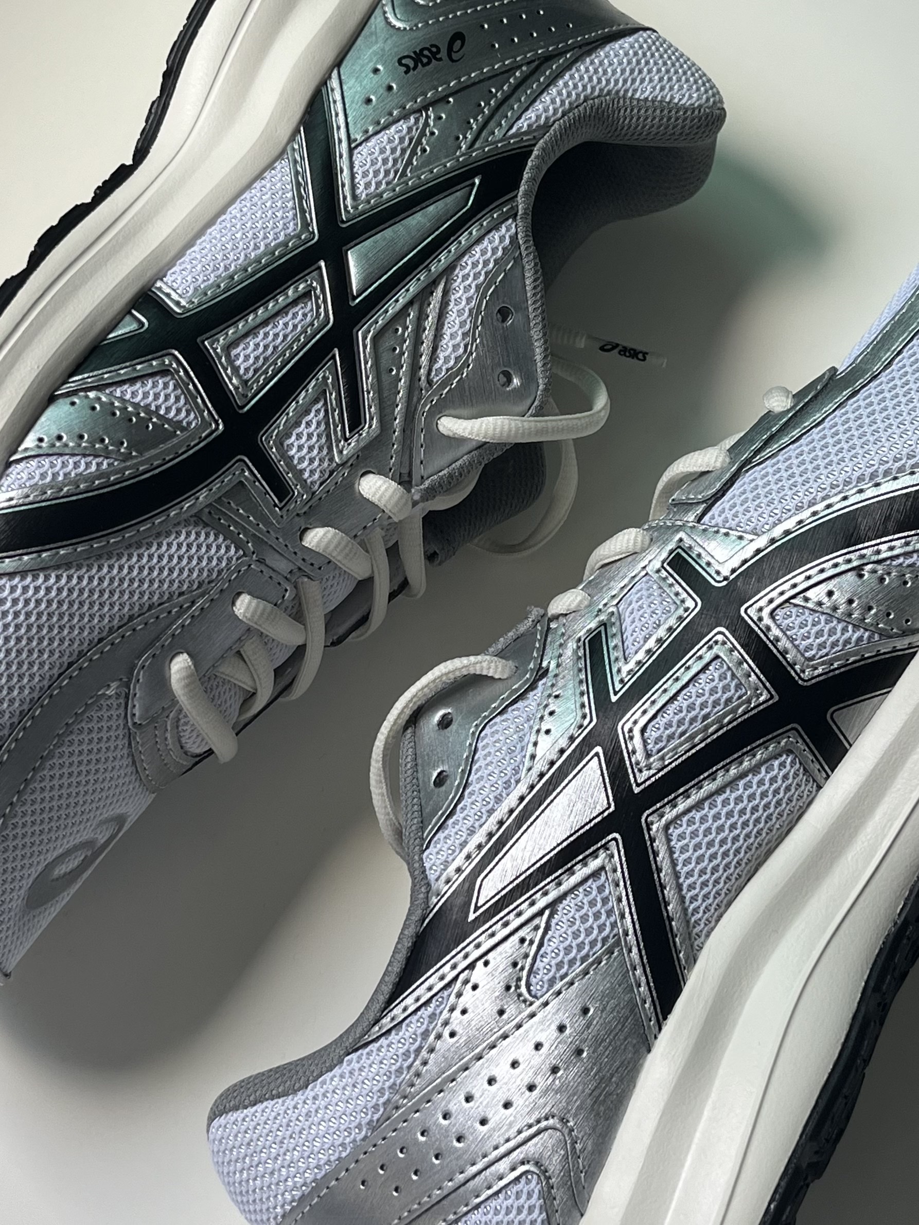 Asics Jog 100 S White Black - 2E Wide 착용 스타일 - 2