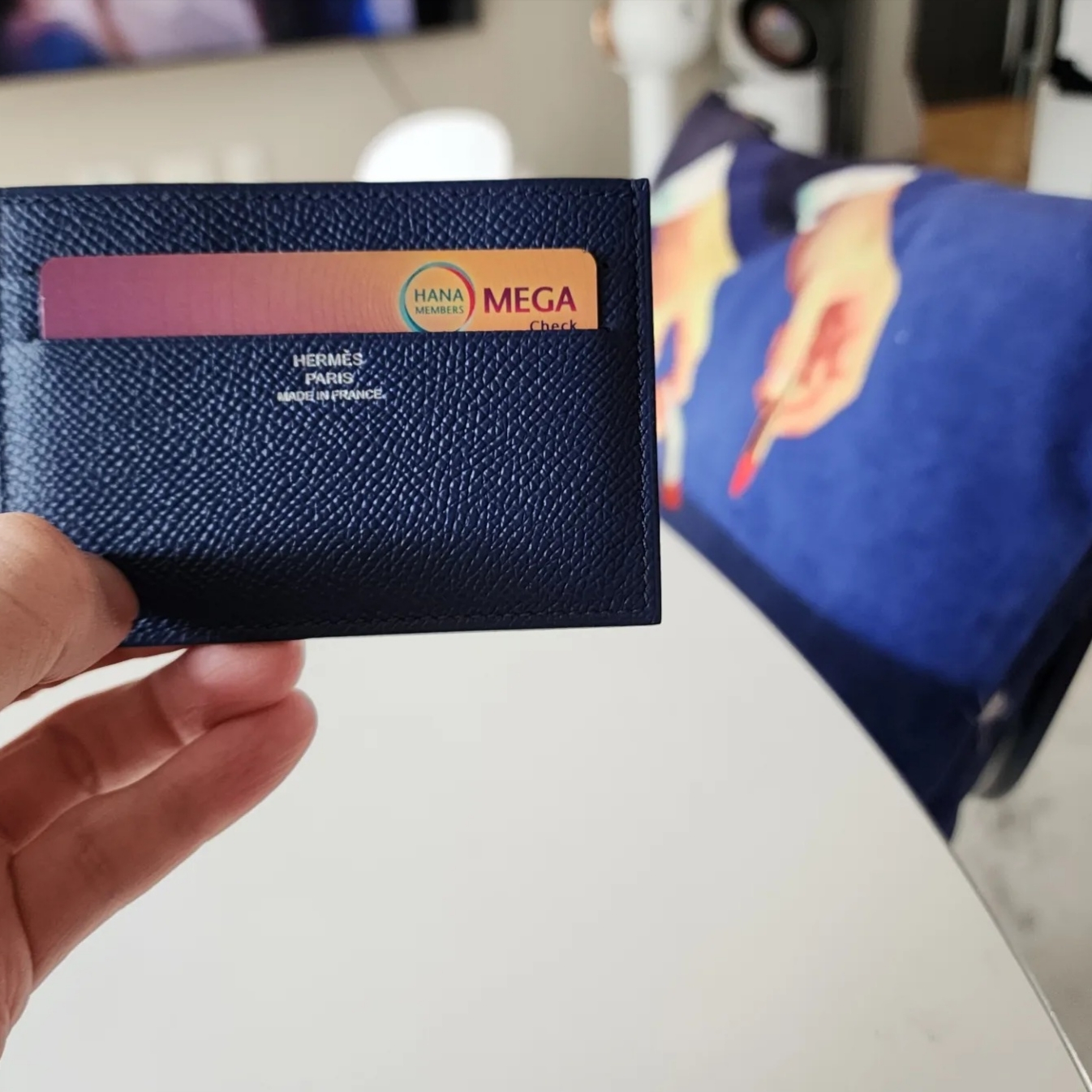 Hermes Citizen Twill Card Holder Epsom & Bleu Saphir Bordeux 착용 스타일 - 2