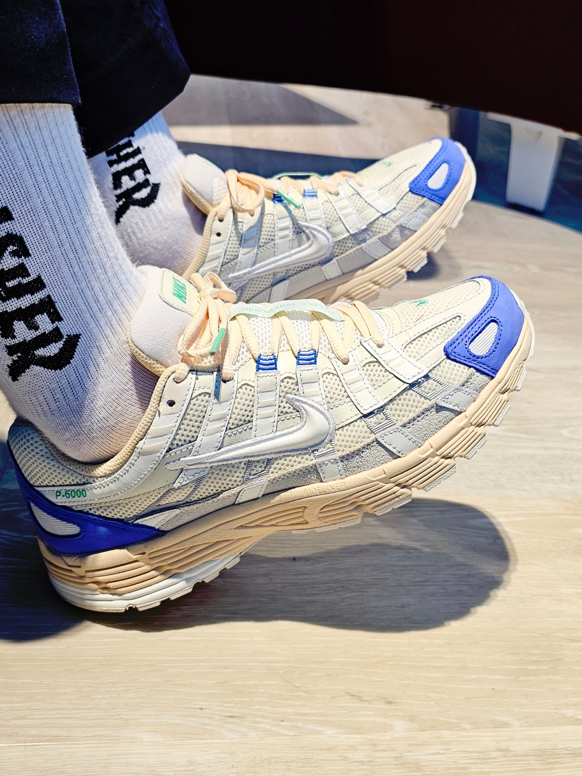 Nike P-6000 Coconut Milk Medium Blue 착용 스타일 - 1