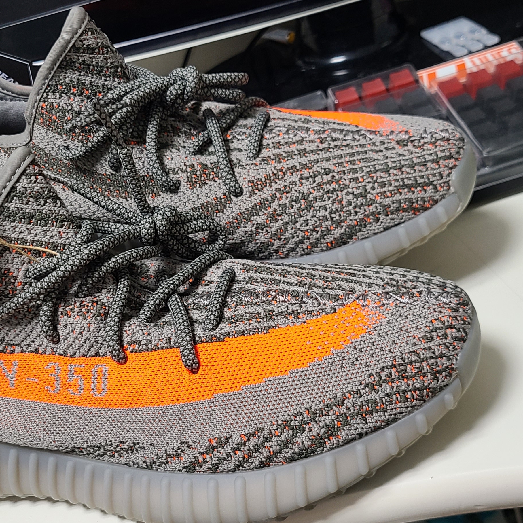 Adidas Yeezy Boost 350 V2 Beluga - Reflective 착용 스타일 - 2