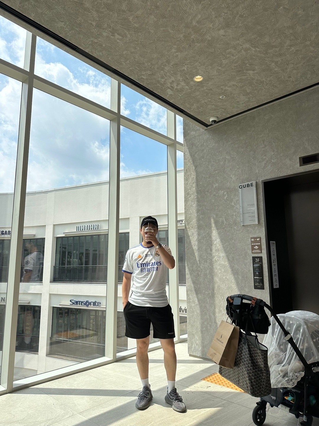 Adidas Real Madrid 2021/22 Home Jersey White - KR Sizing (Non Marking Ver.), Adidas Yeezy Boost 350 V2 Beluga 2.0 착용 스타일