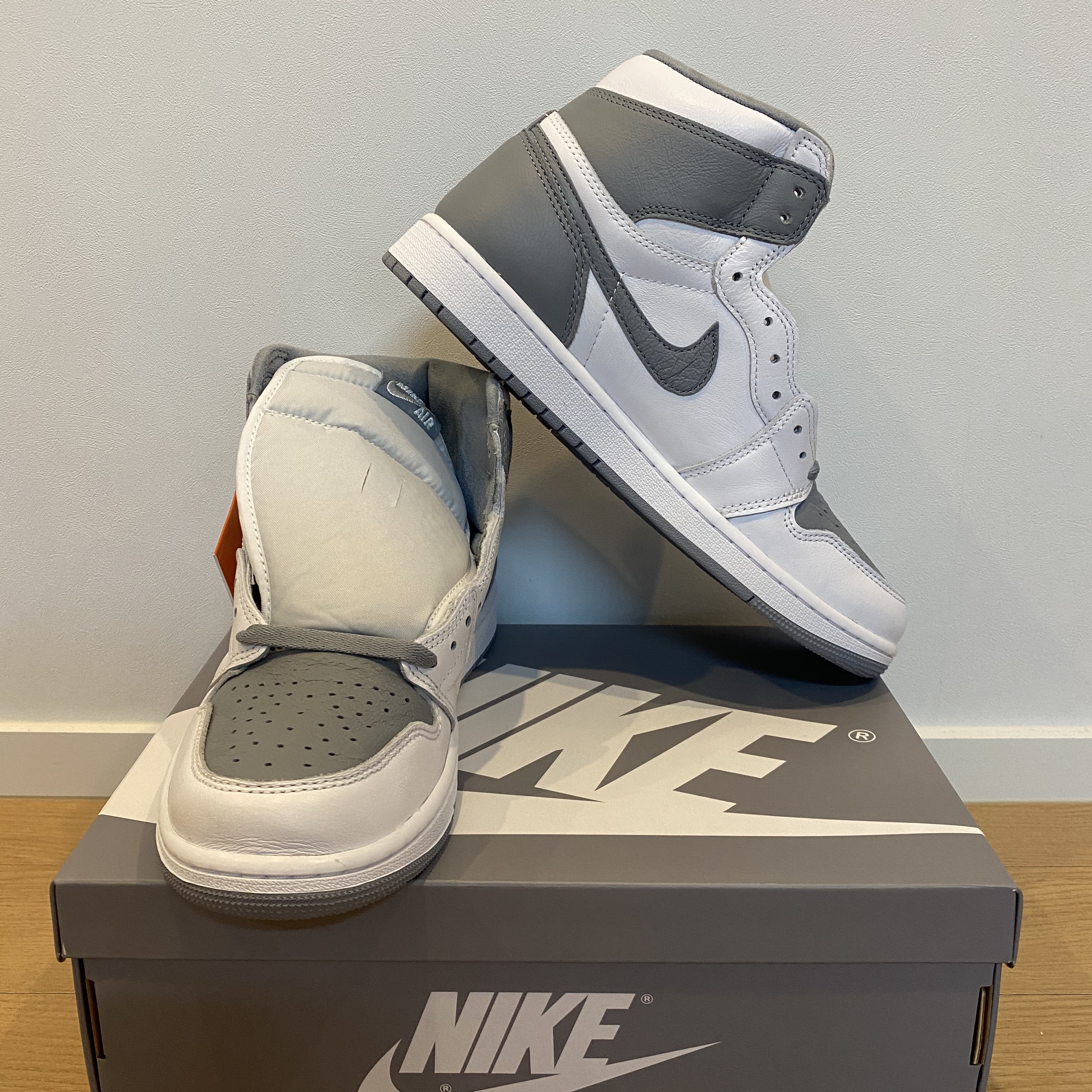 Jordan 1 Retro High OG Stealth 착용 스타일 - 2