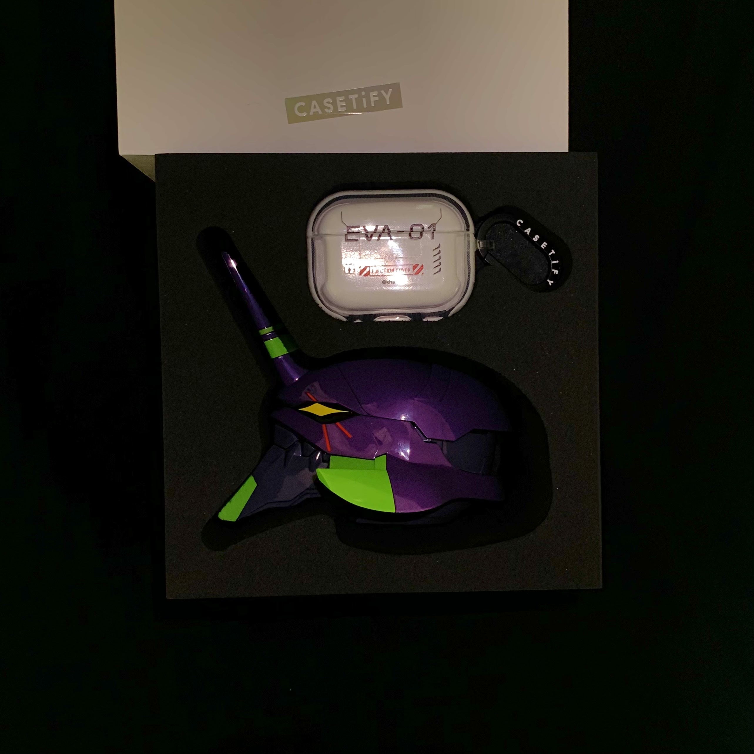 Casetify x Evangelion Test Type-01 Collectible AirPods Pro 2nd Gen Case 착용 스타일 - 1