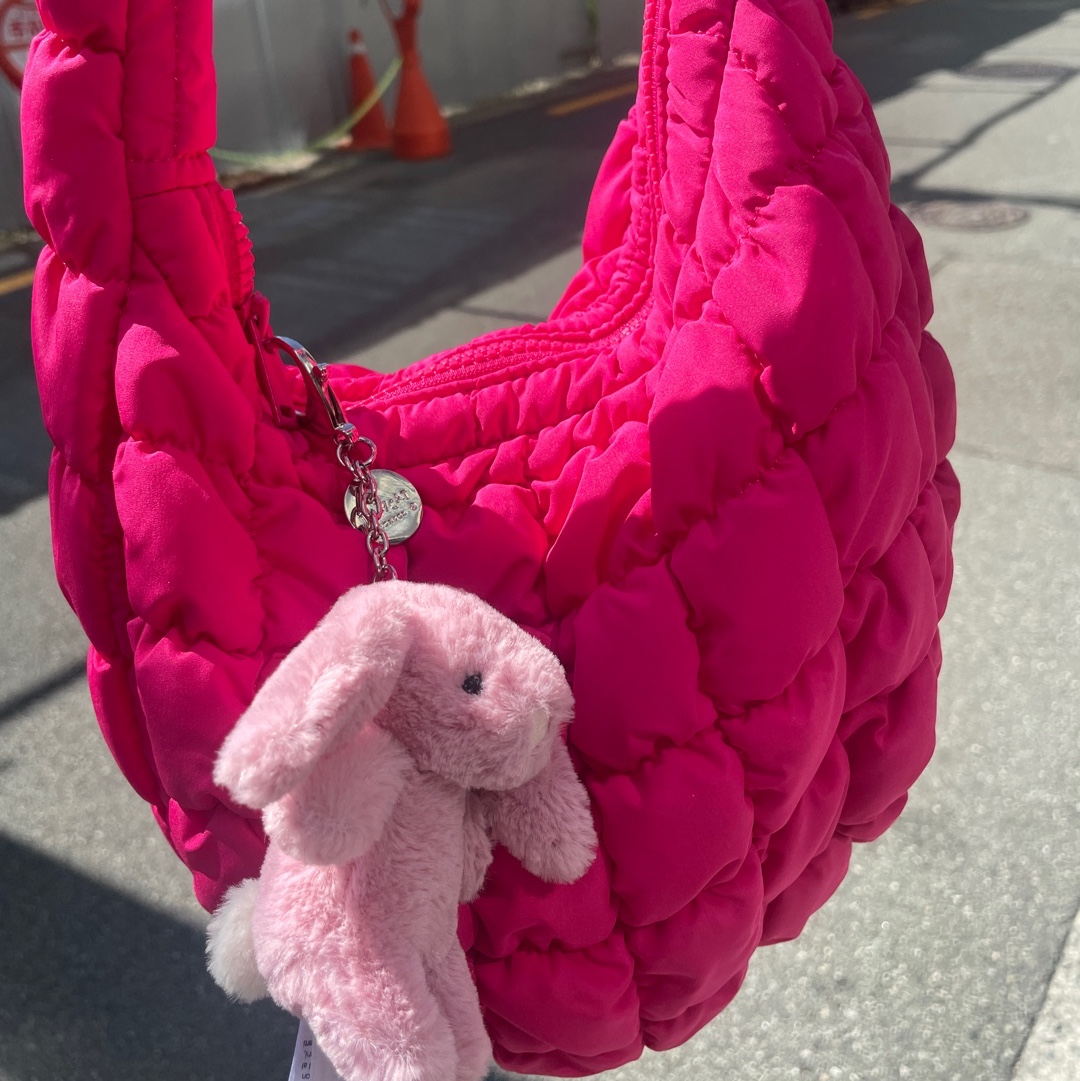 COS Quilted Mini Bag Pink 착용 스타일