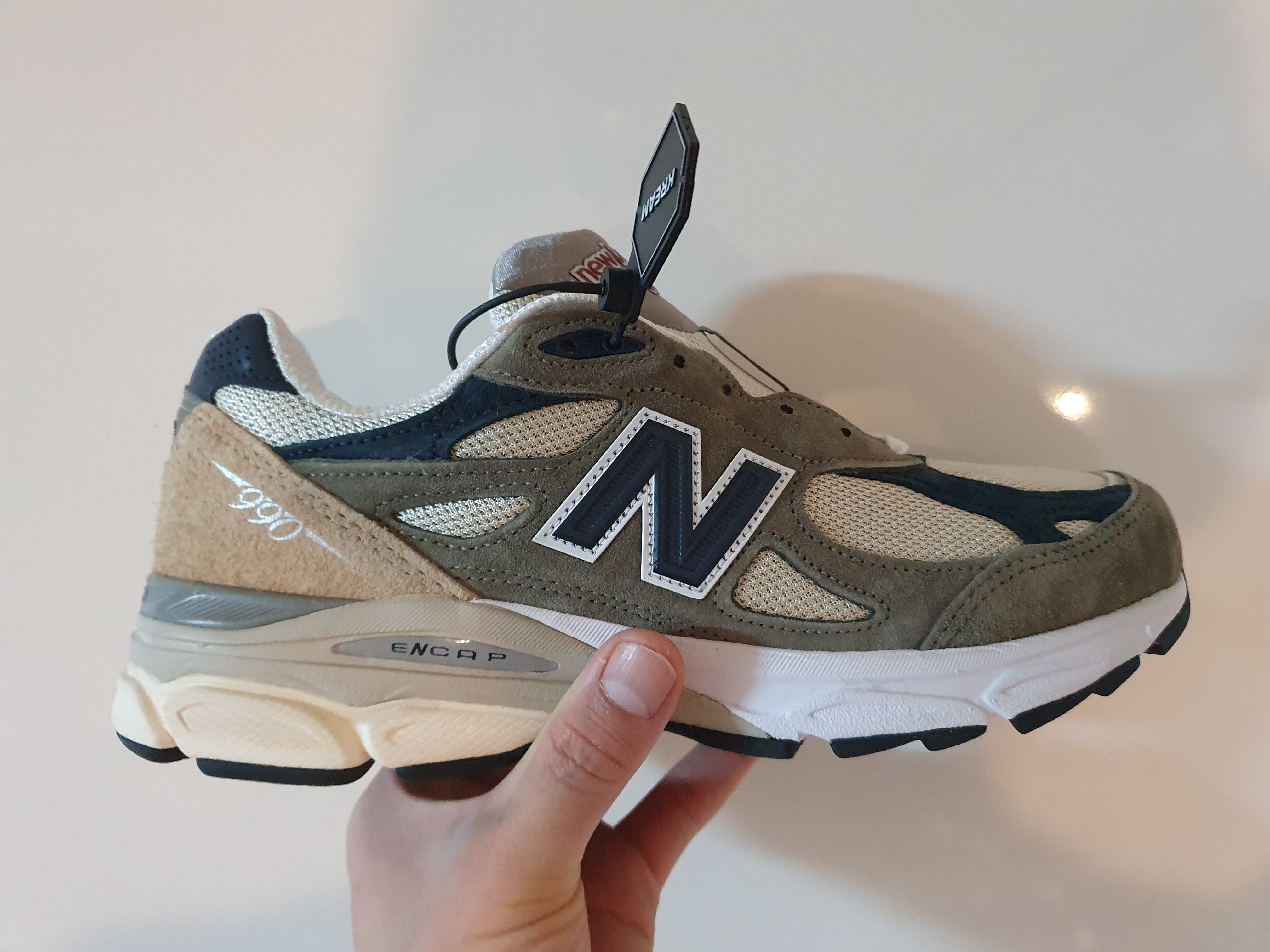 New Balance 990v3 Made in USA Olive 착용 스타일