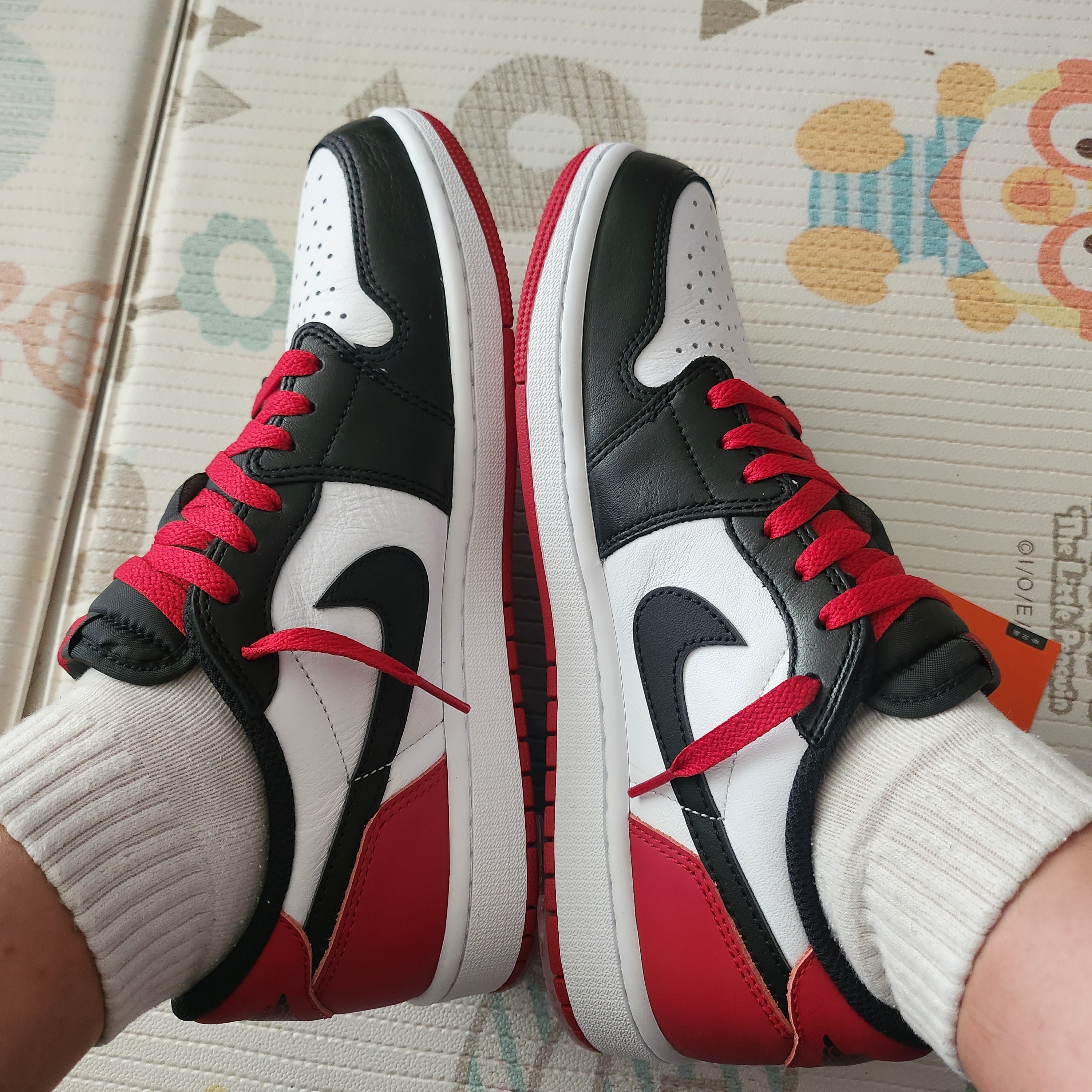 Jordan 1 Retro Low OG Black Toe 착용 스타일 - 4