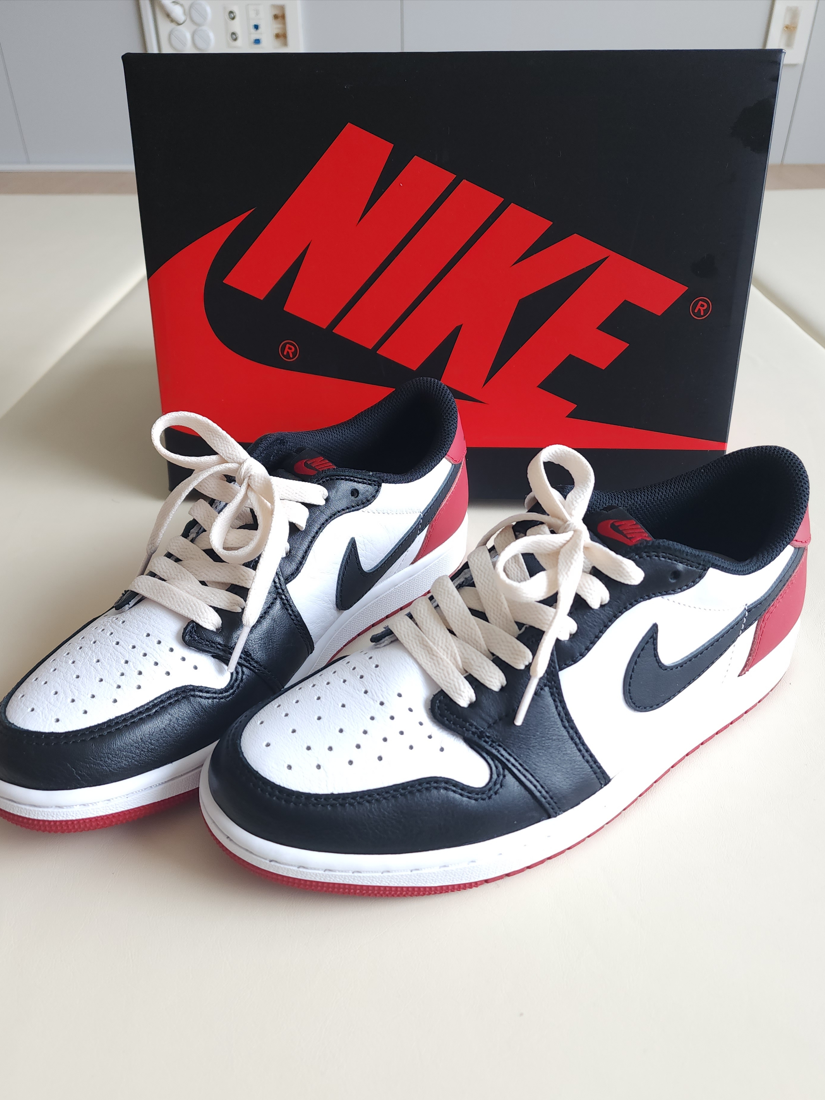 Jordan 1 Retro Low OG Black Toe 착용 스타일 - 3