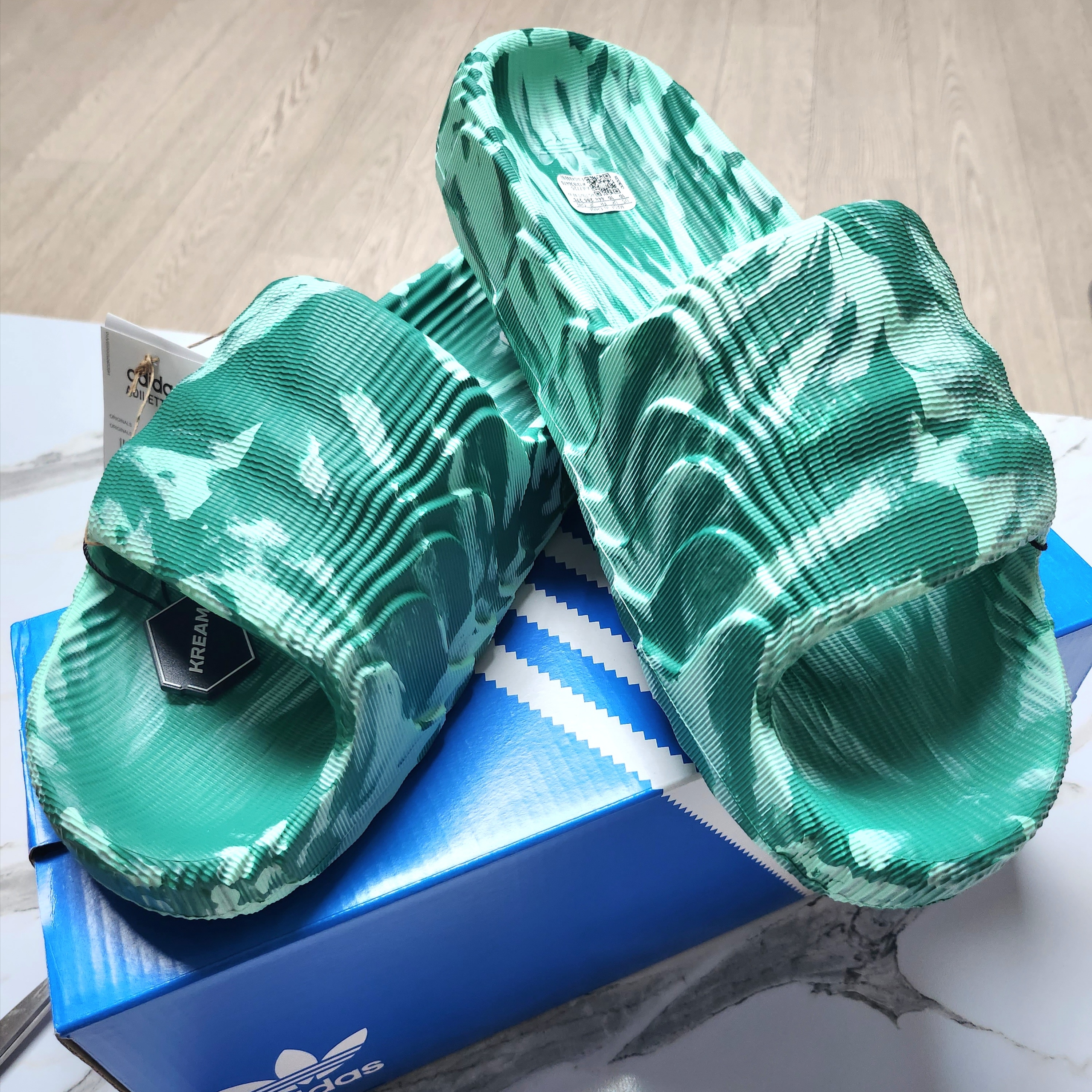 Adidas Adilette 22 Court Green 착용 스타일