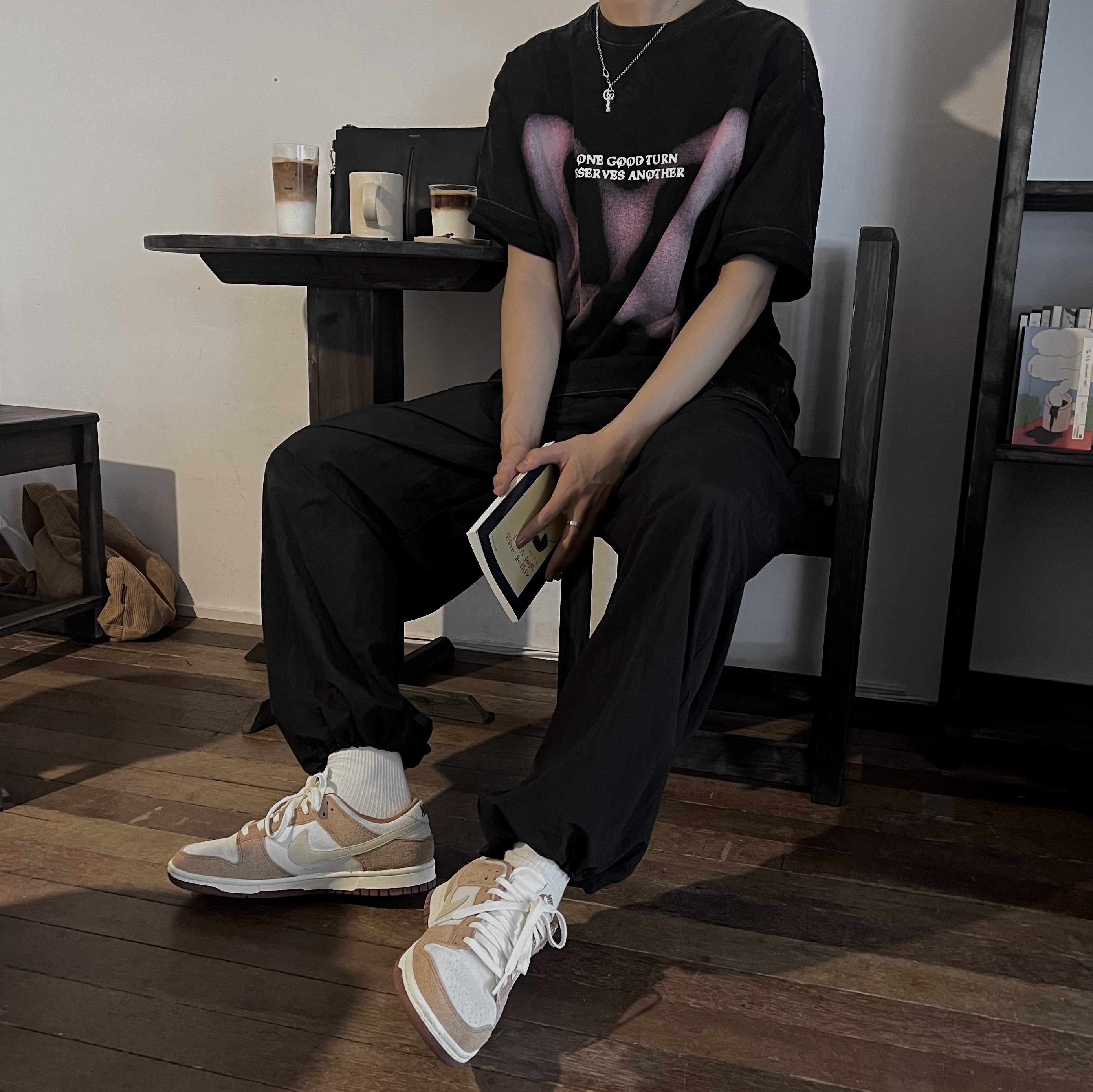 Nike Dunk Low Pro Premium Medium Curry, Gucci Double G Key Necklace Silver 착용 스타일