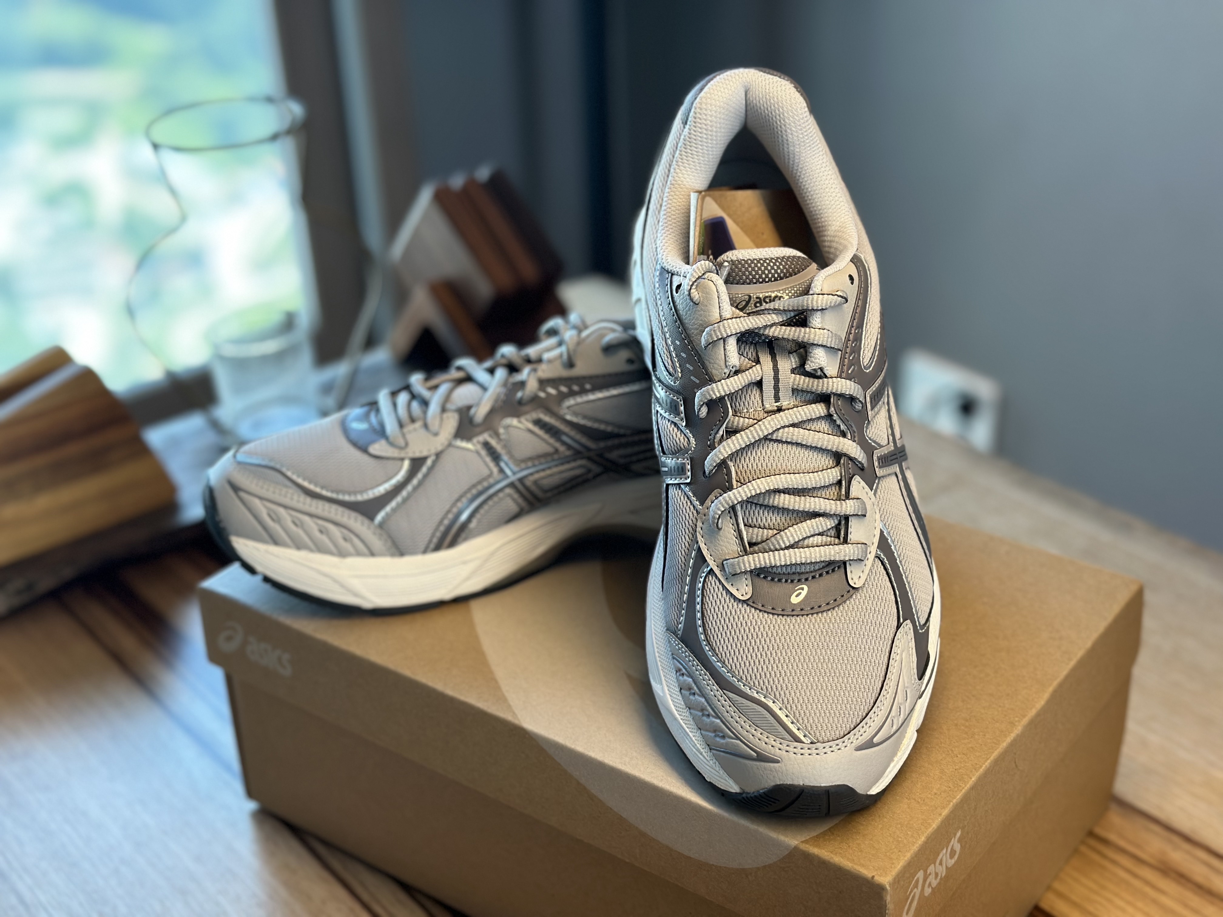 Asics GT-2160 Oyster Grey Carbon 착용 스타일 - 1