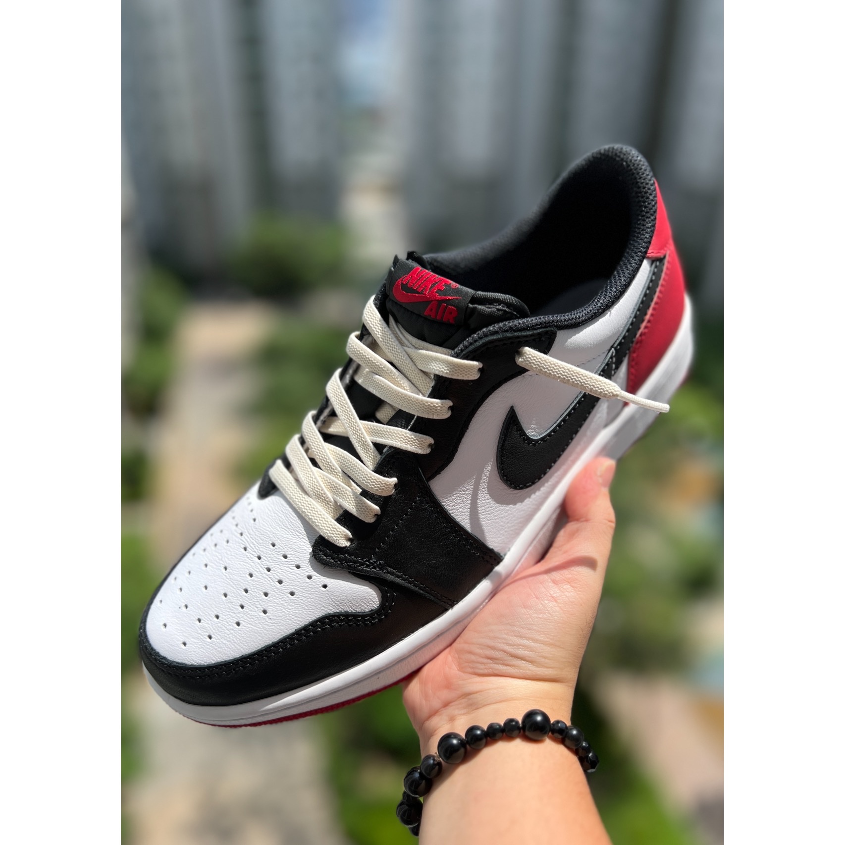Jordan 1 Retro Low OG Black Toe 착용 스타일 - 3