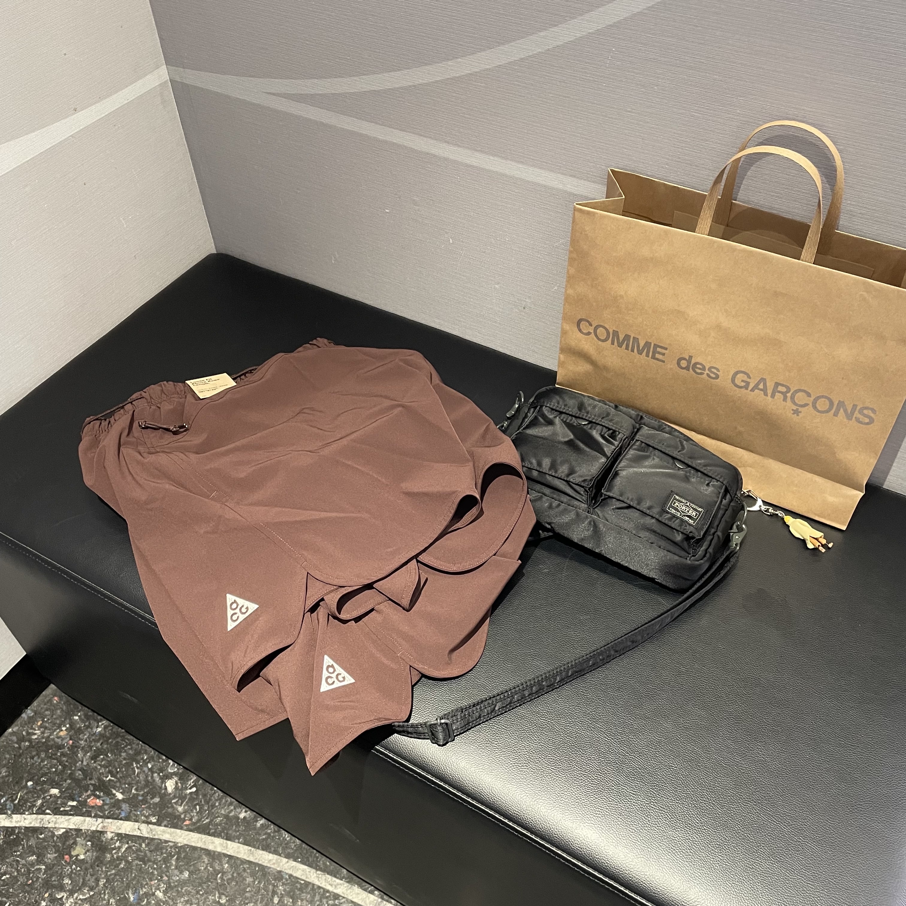 Nike ACG Dri-Fit New Sands Shorts Medium Olive - Asia, Porter Tanker Shoulder Bag Black 착용 스타일