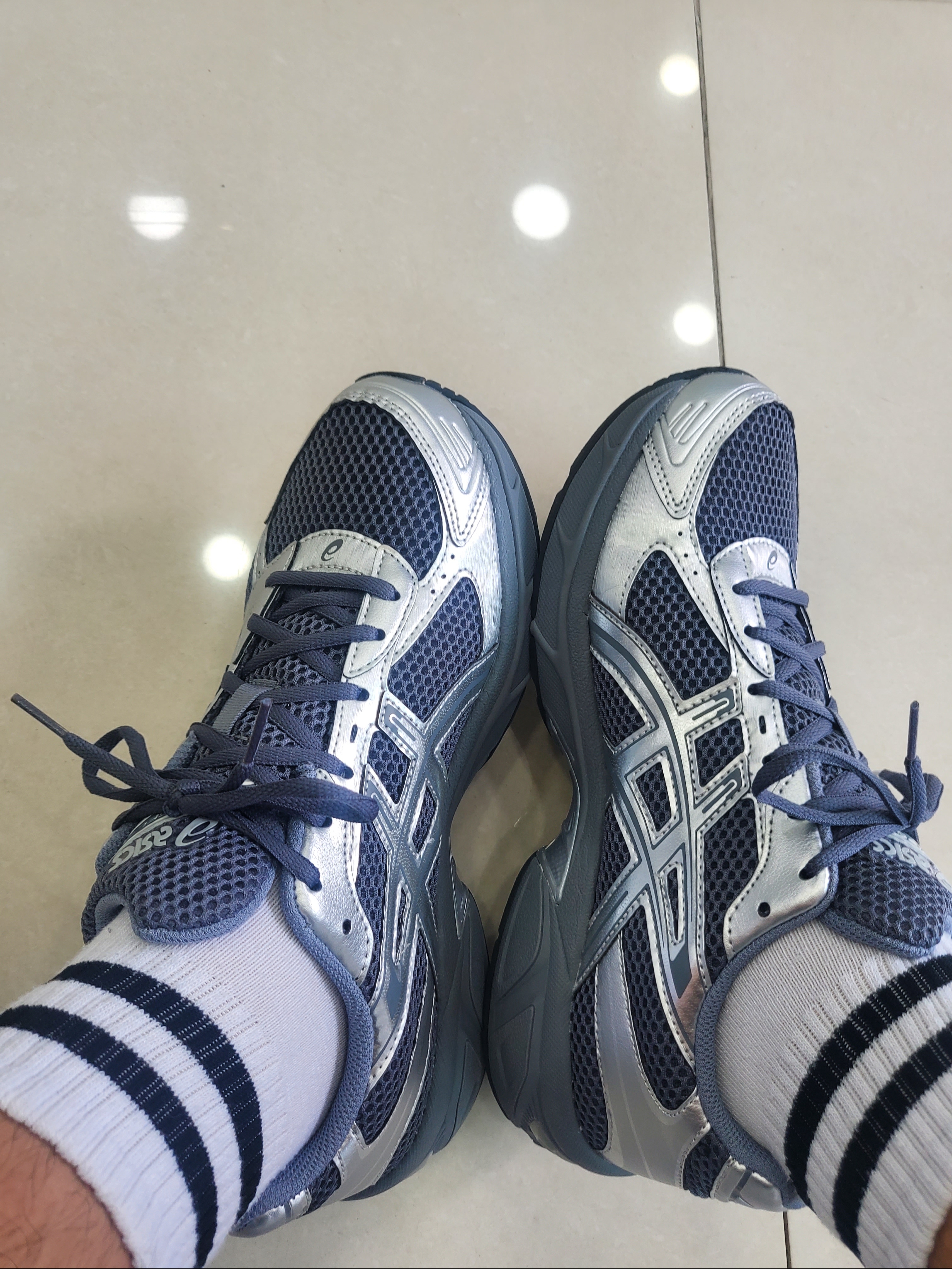 Asics Gel-1130 Steel Grey Pure Silver 착용 스타일