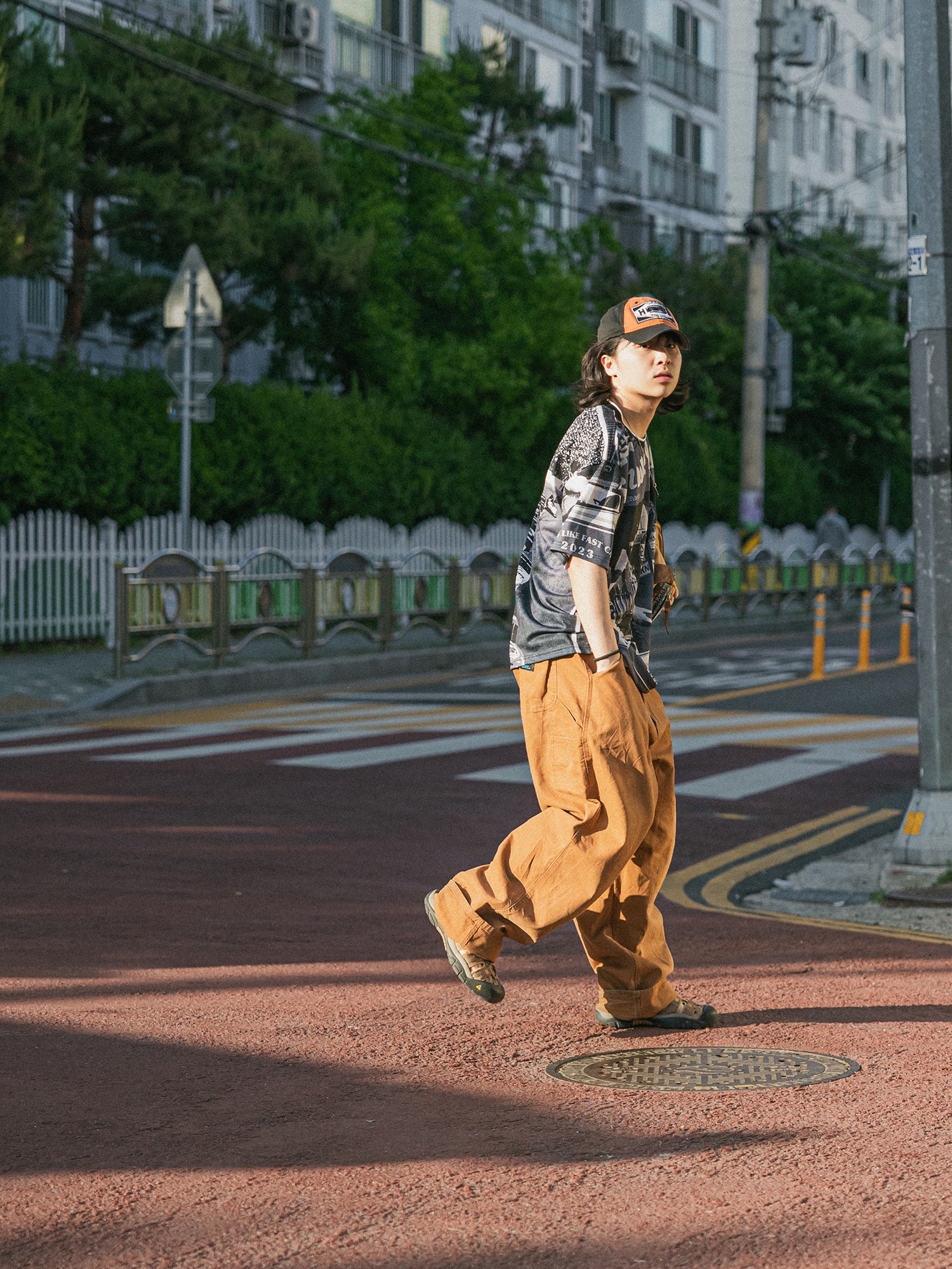 Keen Newport Bison Nubuck Brown 착용 스타일 - 3