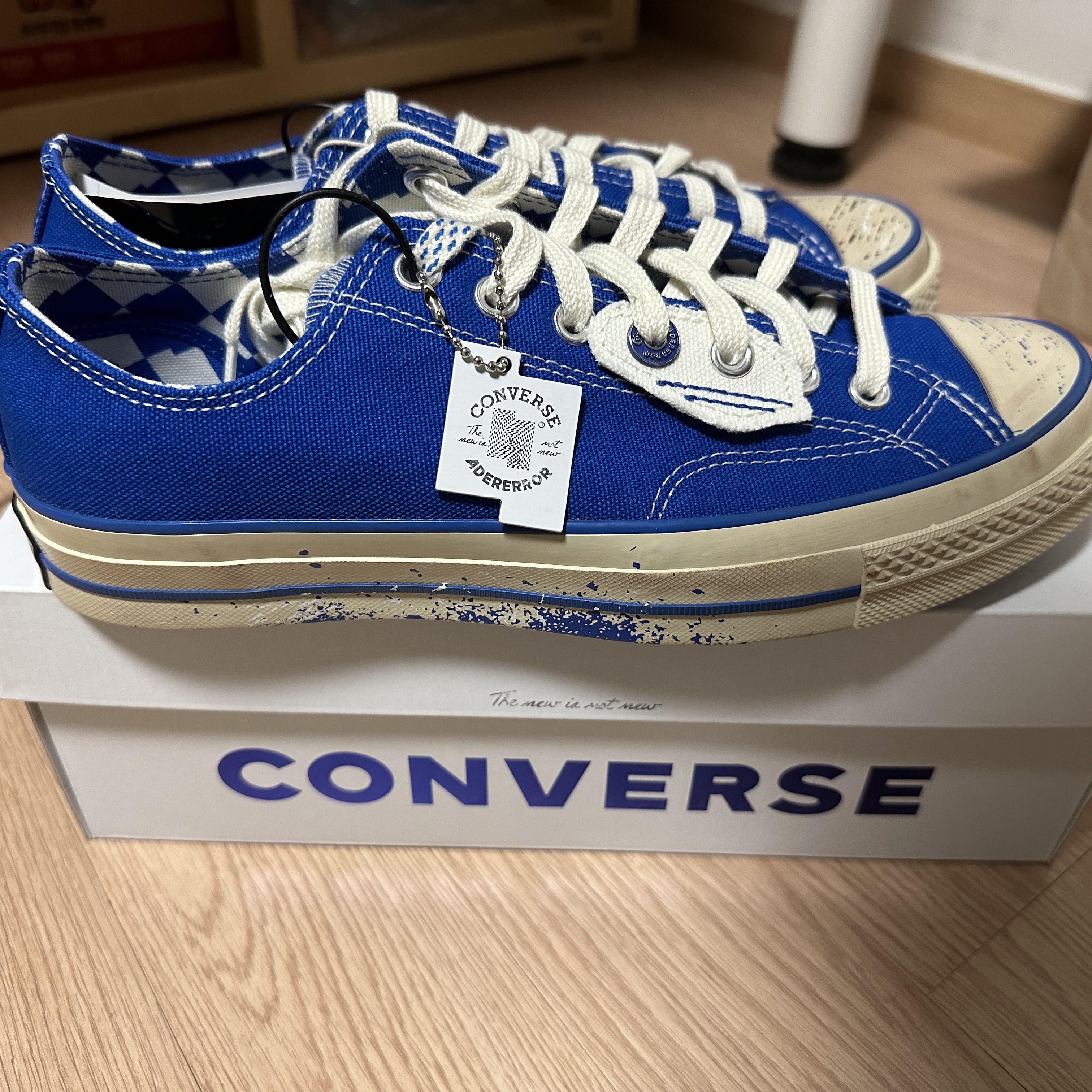 Converse x Ader Error Chuck 70 Ox Imperial Blue 착용 스타일 - 2