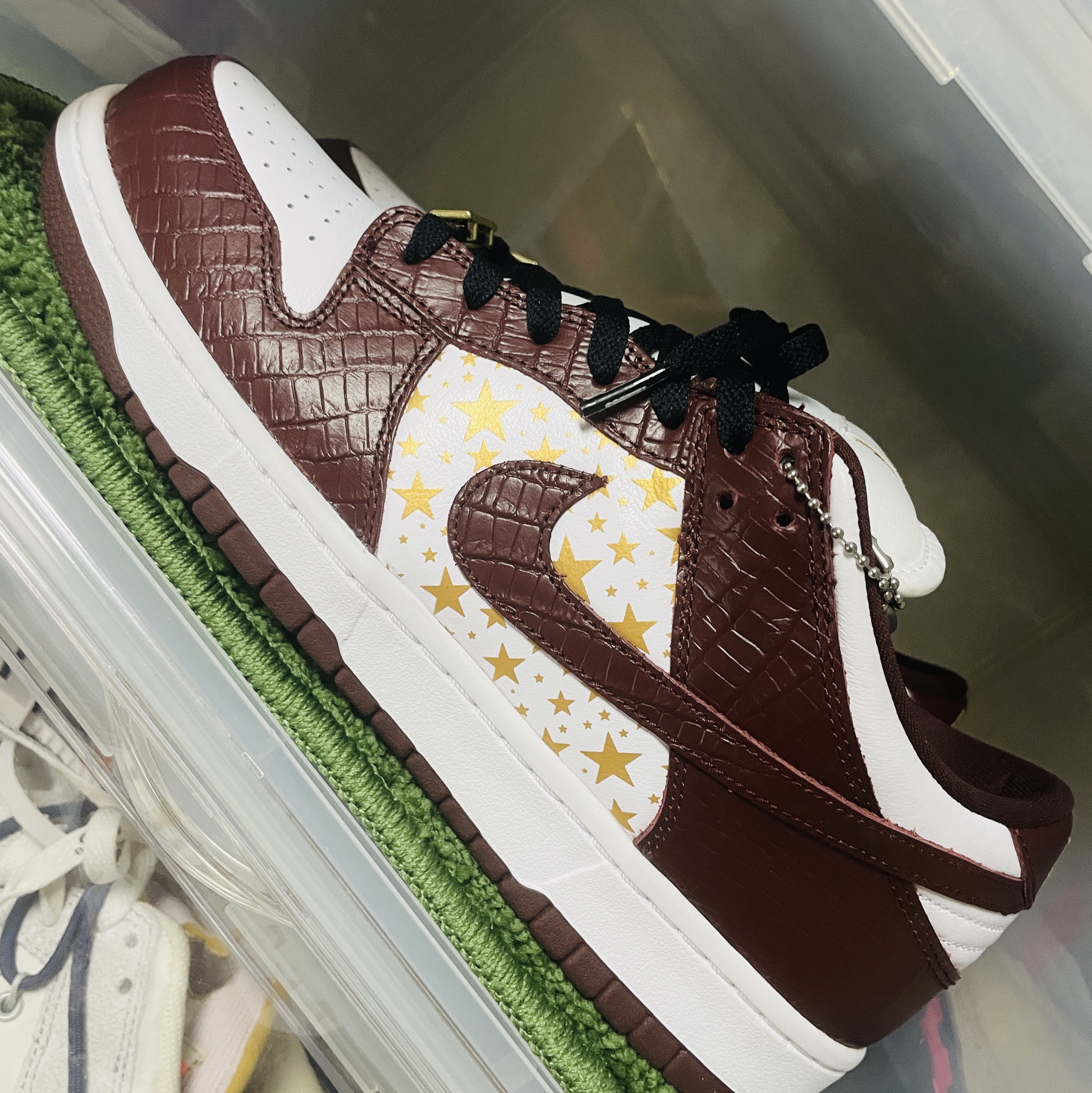 Nike x Supreme SB Dunk Low Barkroot Brown 착용 스타일